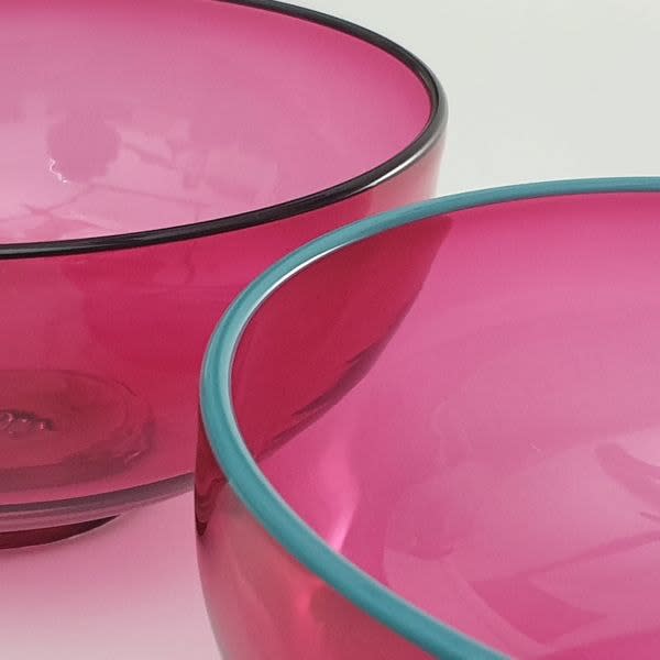 Stewart Hearn, Zest Bowl - Fuchsia with Black Rim