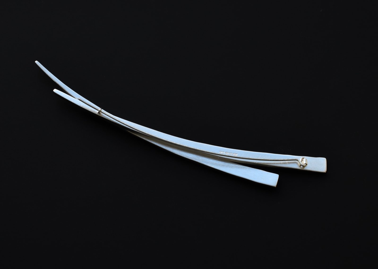 Catherine Hartley, Waves Brooch, 2022