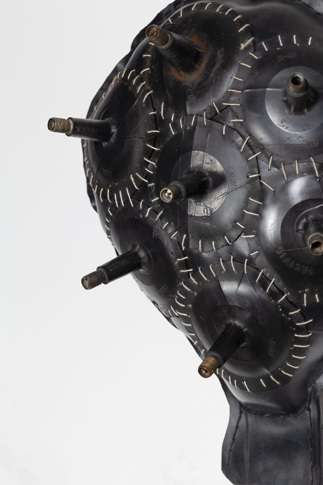 Hannalie Taute, All Blown up, 2025