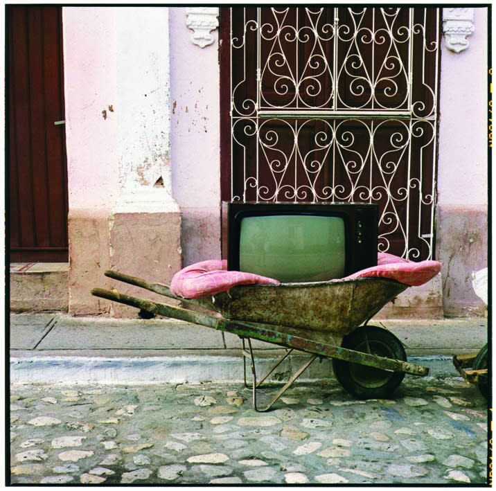 Zoe Leonard, TV Wheelbarrow (from the Analogue series), 2001/2006
