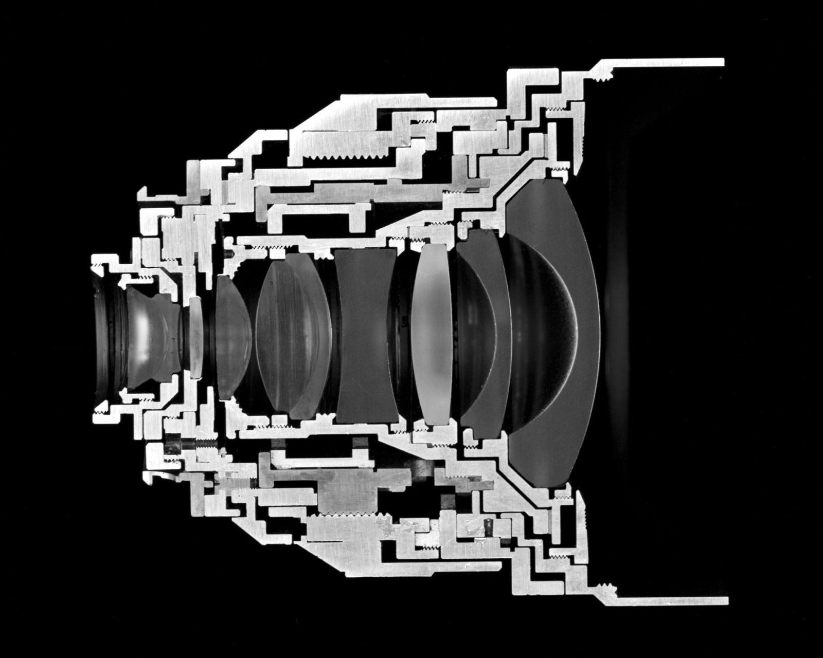 Christopher Williams, Cutaway model Zeiss Distagon T* 2.8/15 ZM Focal length: 15mm. Aperture range: 2.8-22. No. of elements/groups: 11/9. Focusing range: 0.3 m - infinity. Image ratio at close range: 1:18. Coverage at close range: 43 cm x 65 cm. Angular field, diag./horiz./vert.: 110/100/77°. Filter: M 72 x 0.75. Weight: 500 g. Length: 86 mm. Product no. black: 30 82016. Serial no.: 15555891. (Subject to change.) Manufactured by Carl Zeiss AG, Camera Lens Division, Oberkochen, Germany Studio Rhein Verlag, Düsseldorf January 19, 2013, 2013