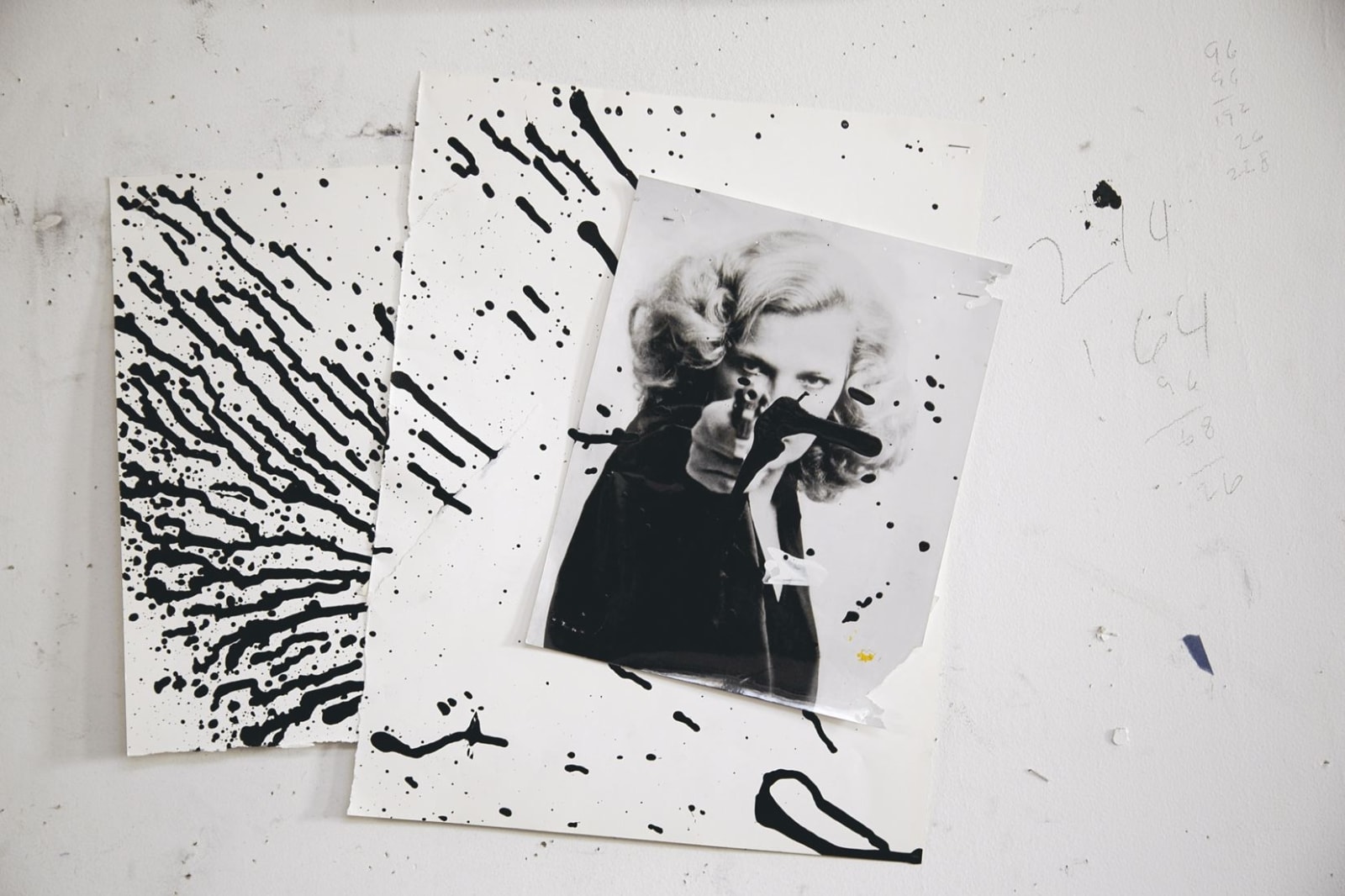 Joyce Pensato, Woman with Gun (1 x), 2015