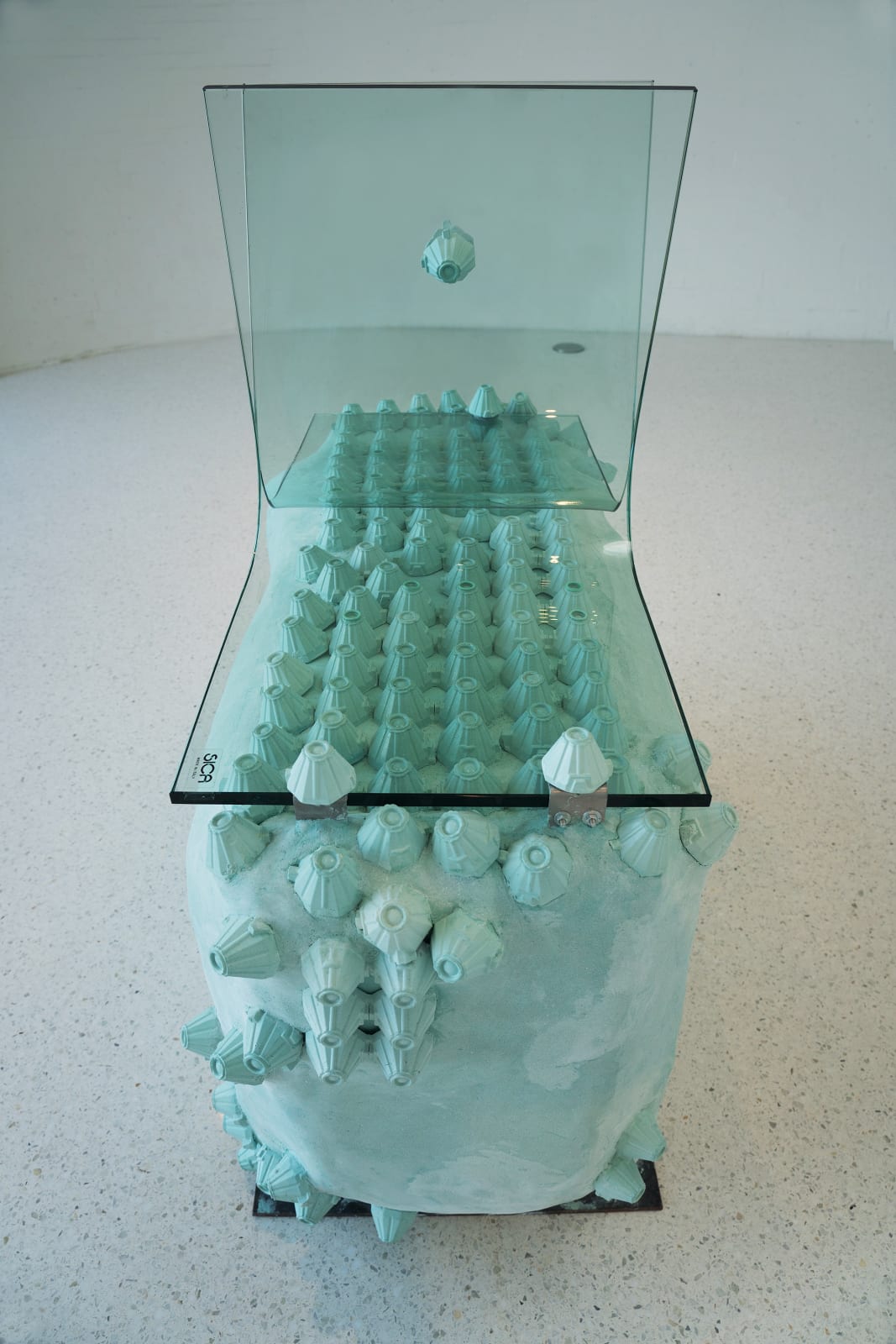 Leelee Chan 陳麗同, Seaglass Equilibrium 海玻璃平衡, 2019