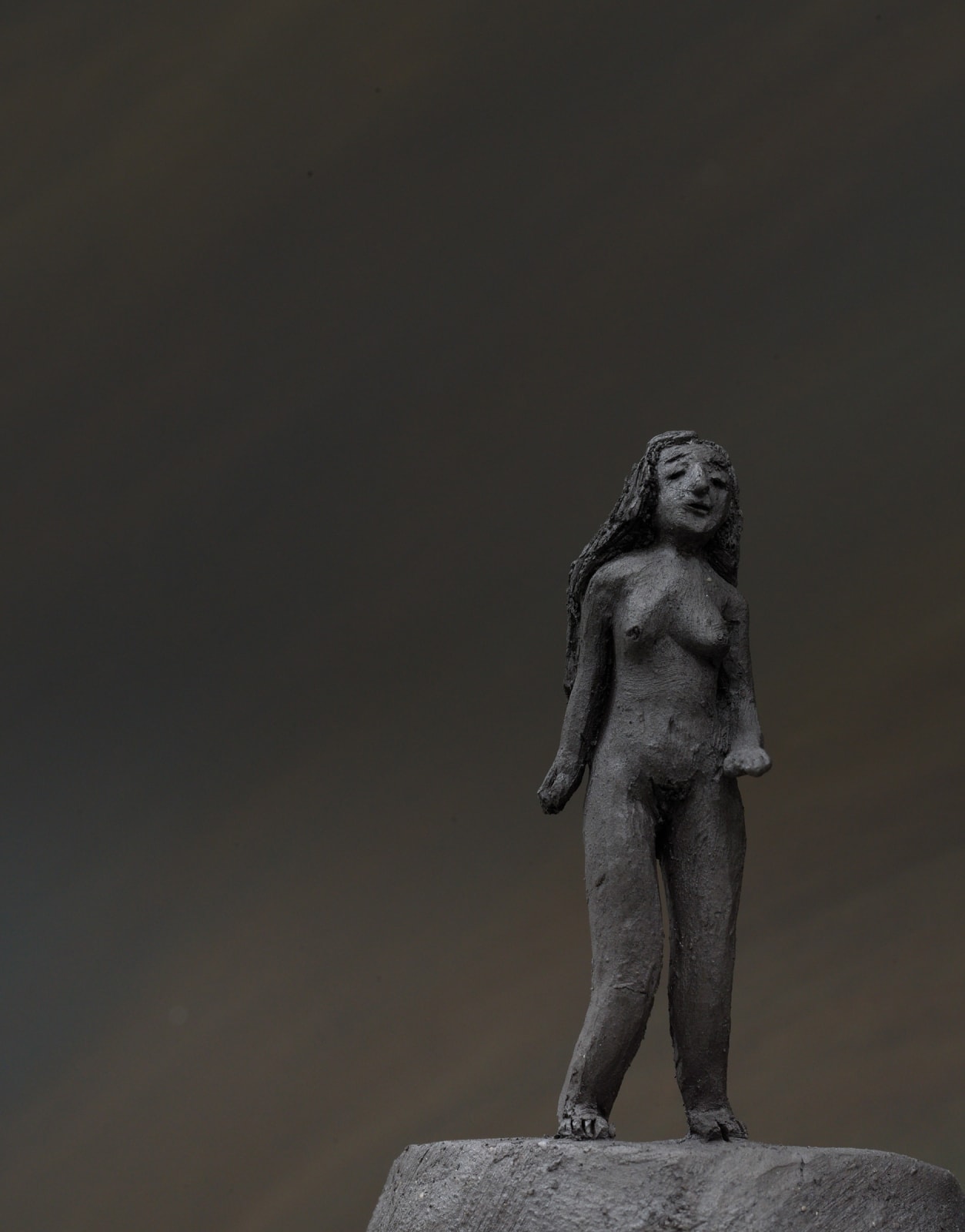 Elizabeth Jaeger 伊丽莎白·耶格, In my dreams I am falling, in my life I am falling asleep 我在梦境中坠落，在现实中沉睡, 2024