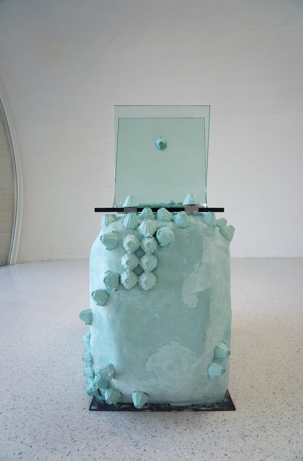 Leelee Chan 陳麗同, Seaglass Equilibrium 海玻璃平衡, 2019