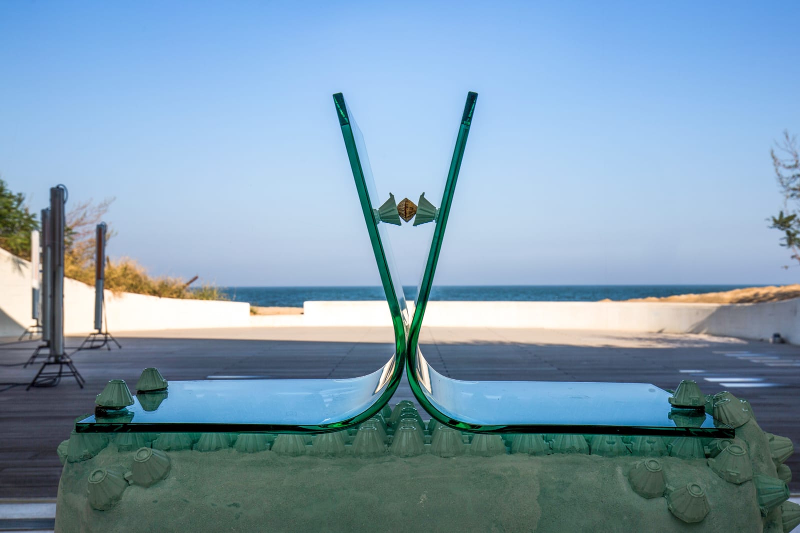 Leelee Chan 陳麗同, Seaglass Equilibrium 海玻璃平衡, 2019