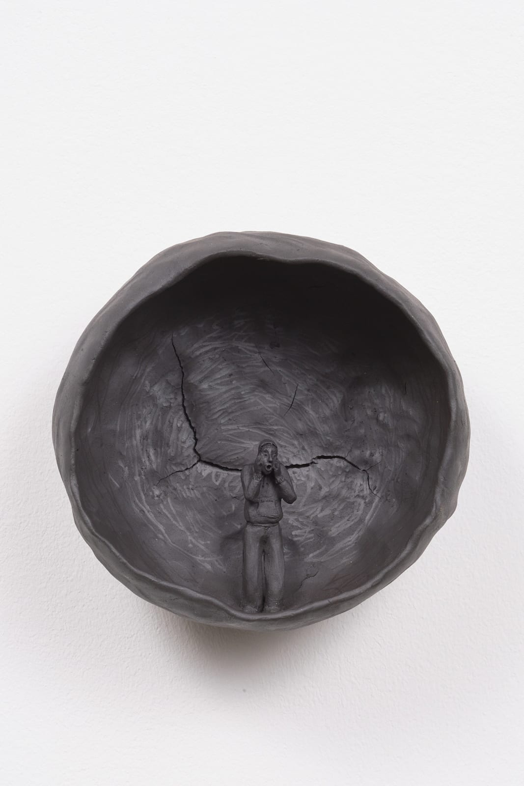 Elizabeth Jaeger 伊丽莎白·耶格, Screaming in a hoodie, 2022