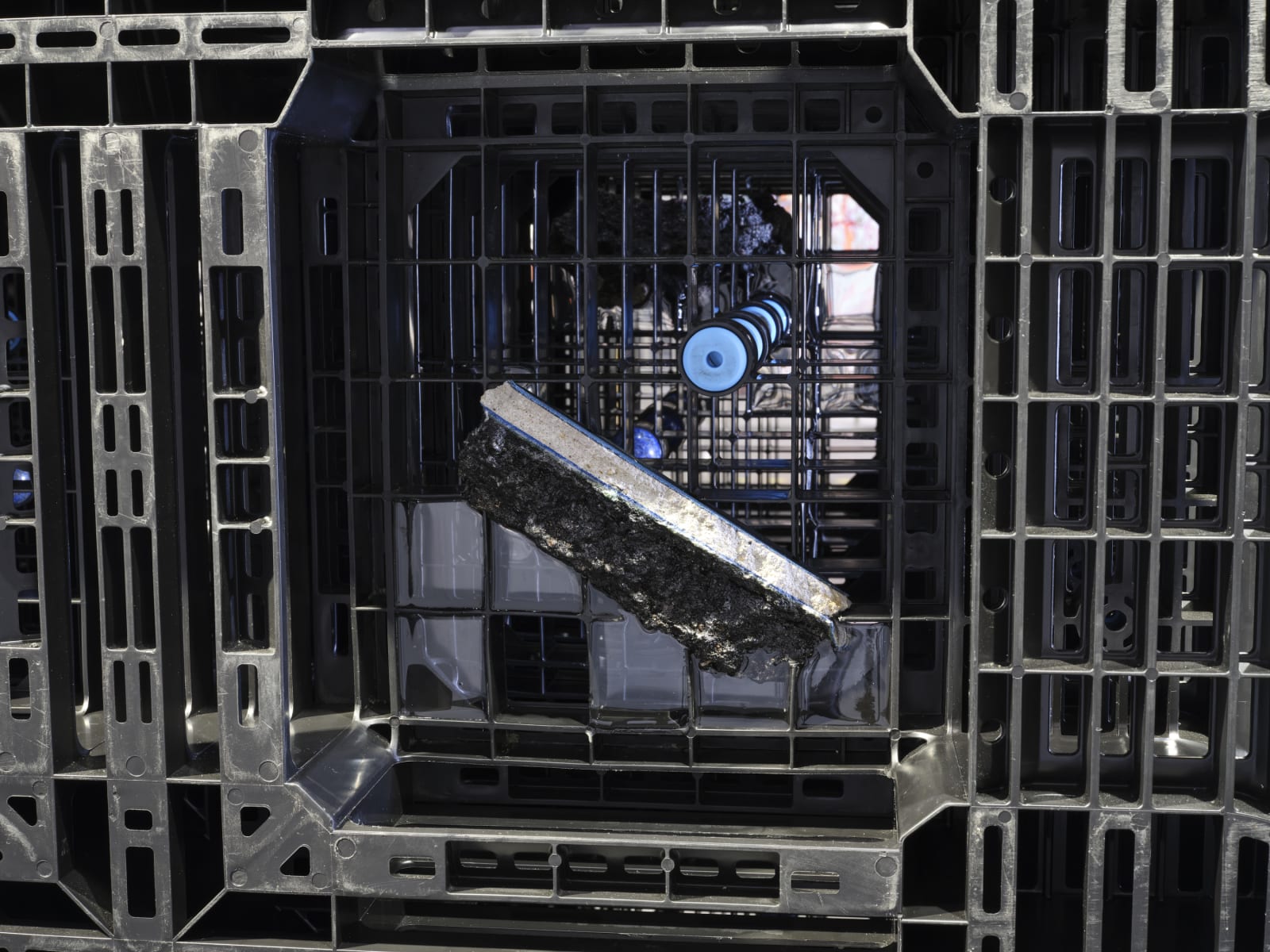 Leelee Chan 陳麗同, Pallet in Repose (Resurfacer) 凝伫之盘（重现）, 2021