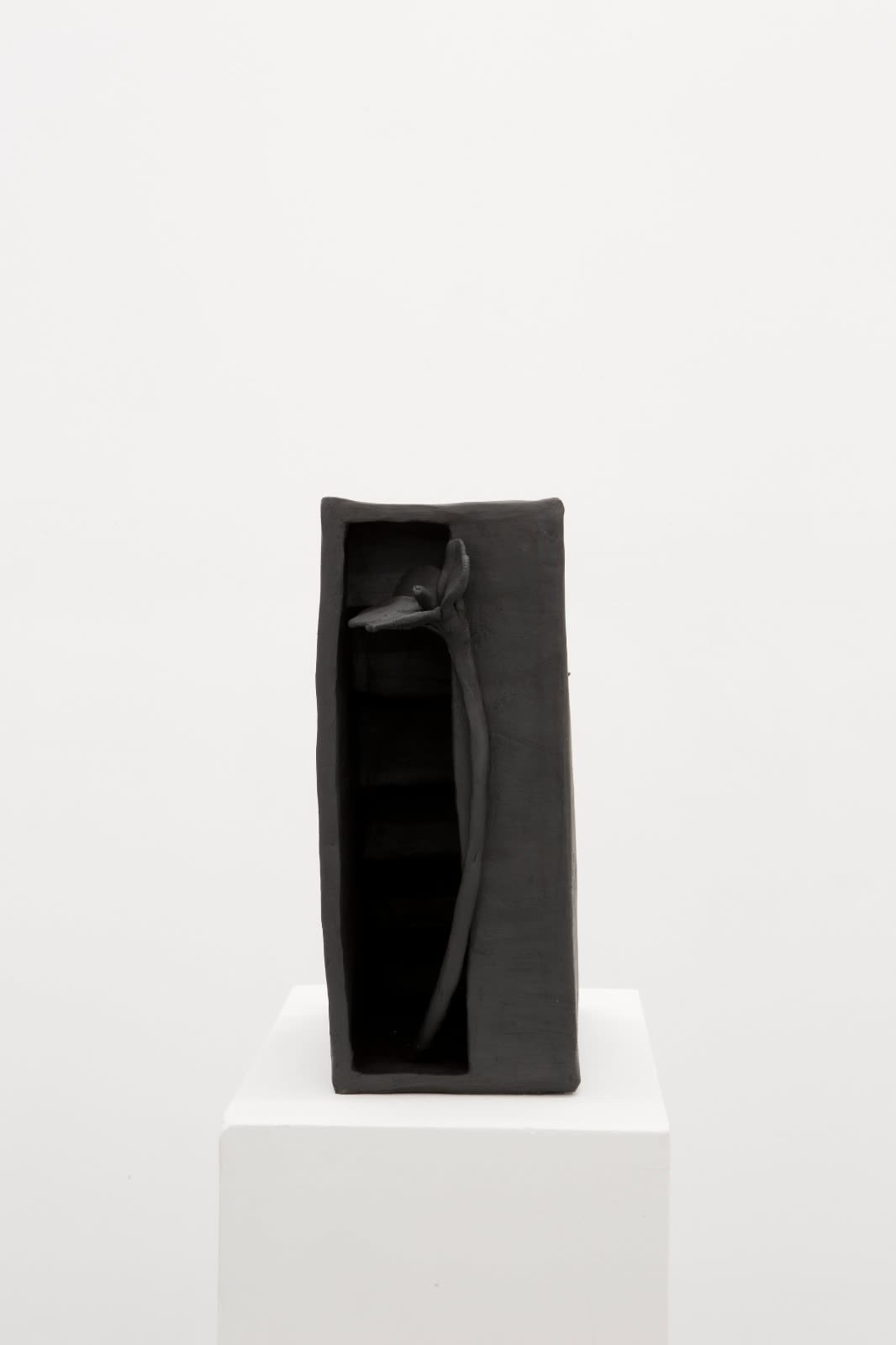 Elizabeth Jaeger 伊丽莎白·耶格, Two Flowers and a Staircase, 2018