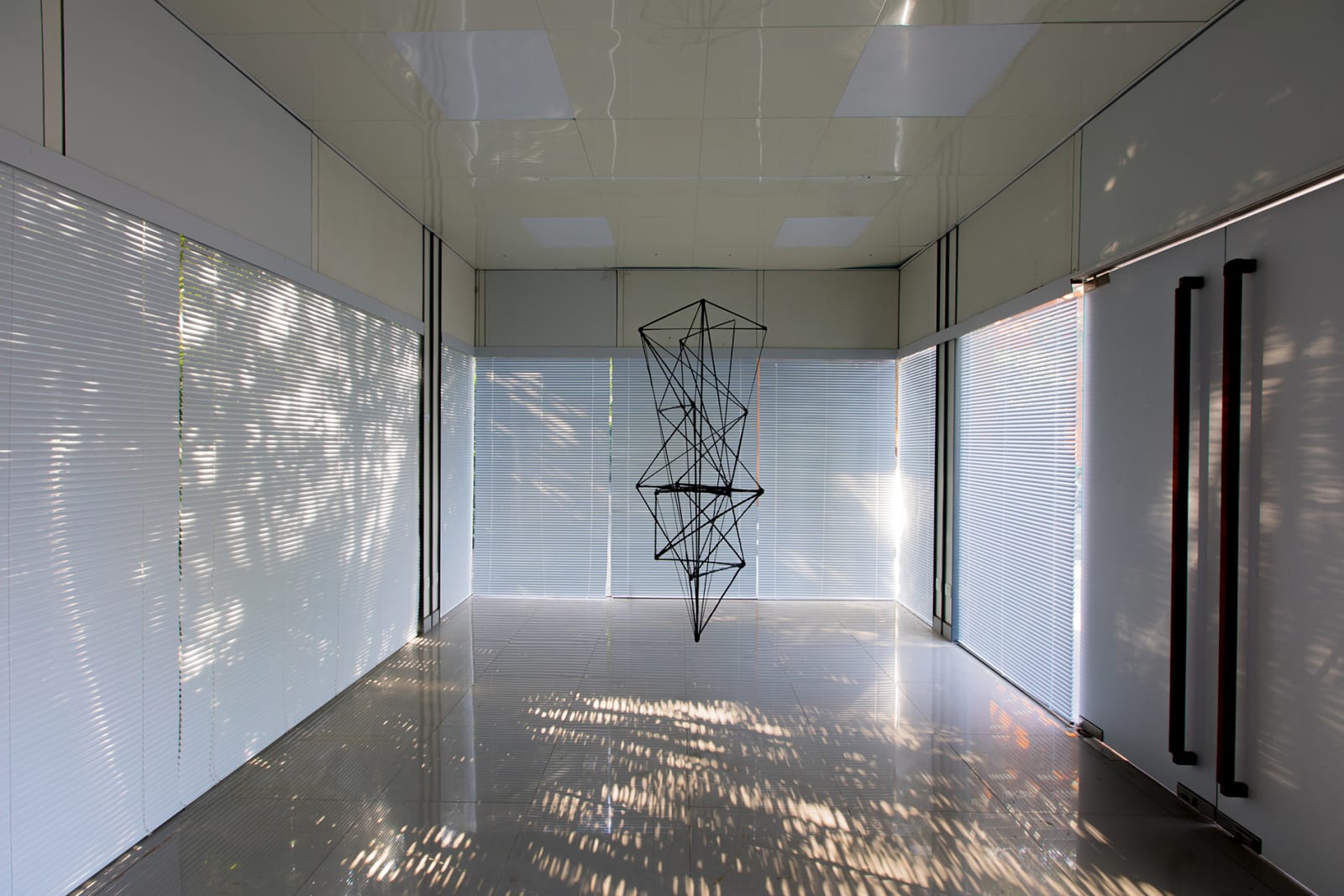 Feng Chen 冯晨, The Darker Side of Light 光的背面, 2018