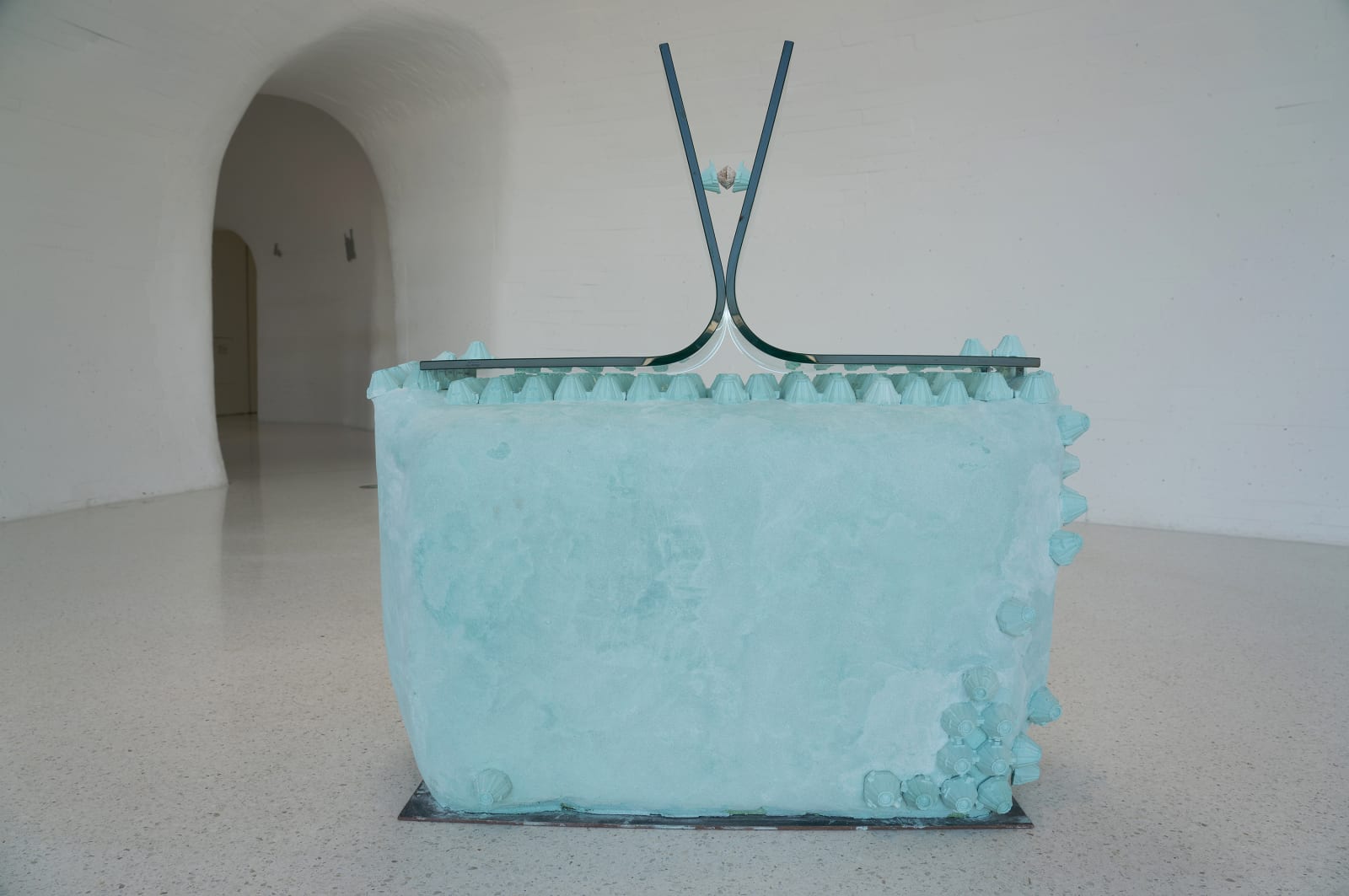 Leelee Chan 陳麗同, Seaglass Equilibrium 海玻璃平衡, 2019
