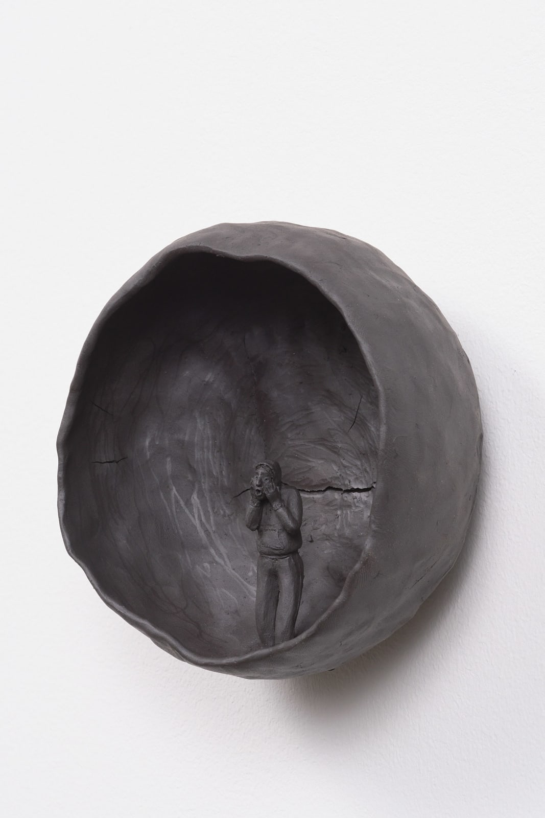 Elizabeth Jaeger 伊丽莎白·耶格, Screaming in a hoodie, 2022