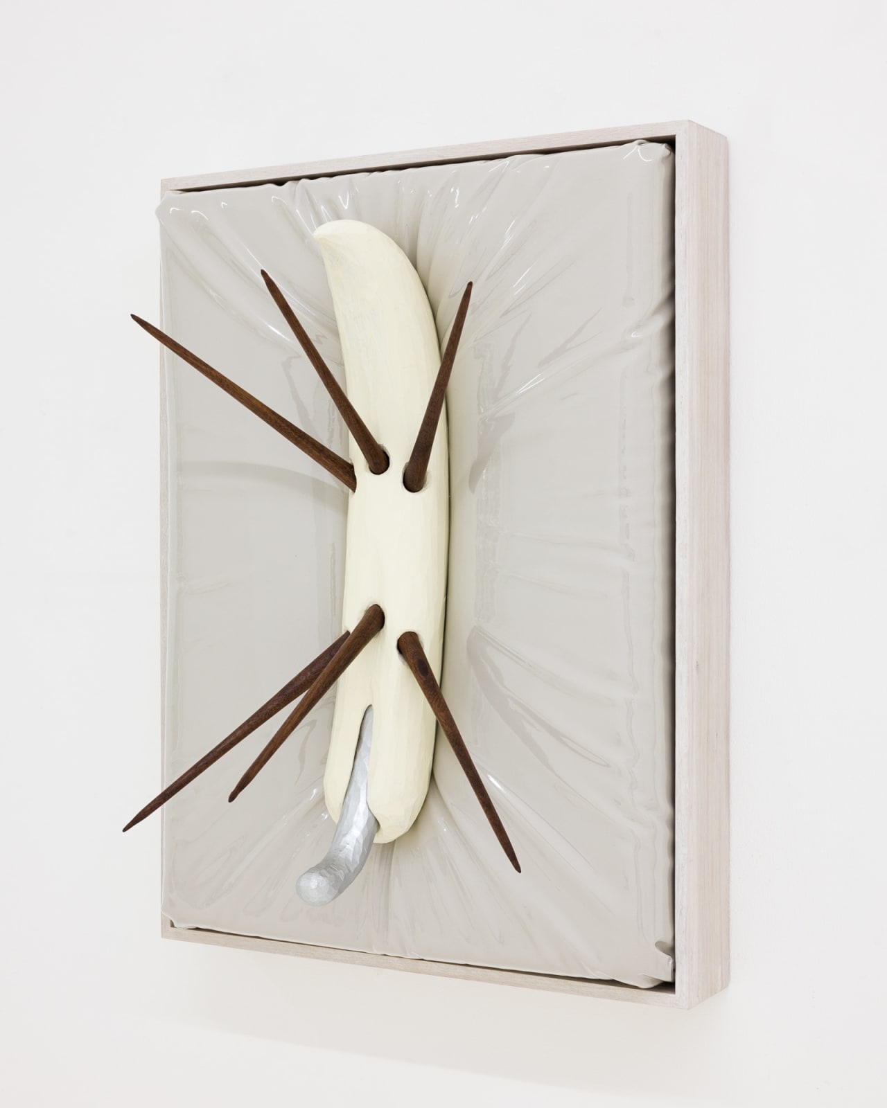 Douglas Rieger 道格拉斯·莱杰, Untitled (Mean Bean) 无题（凶恶豆子）, 2022