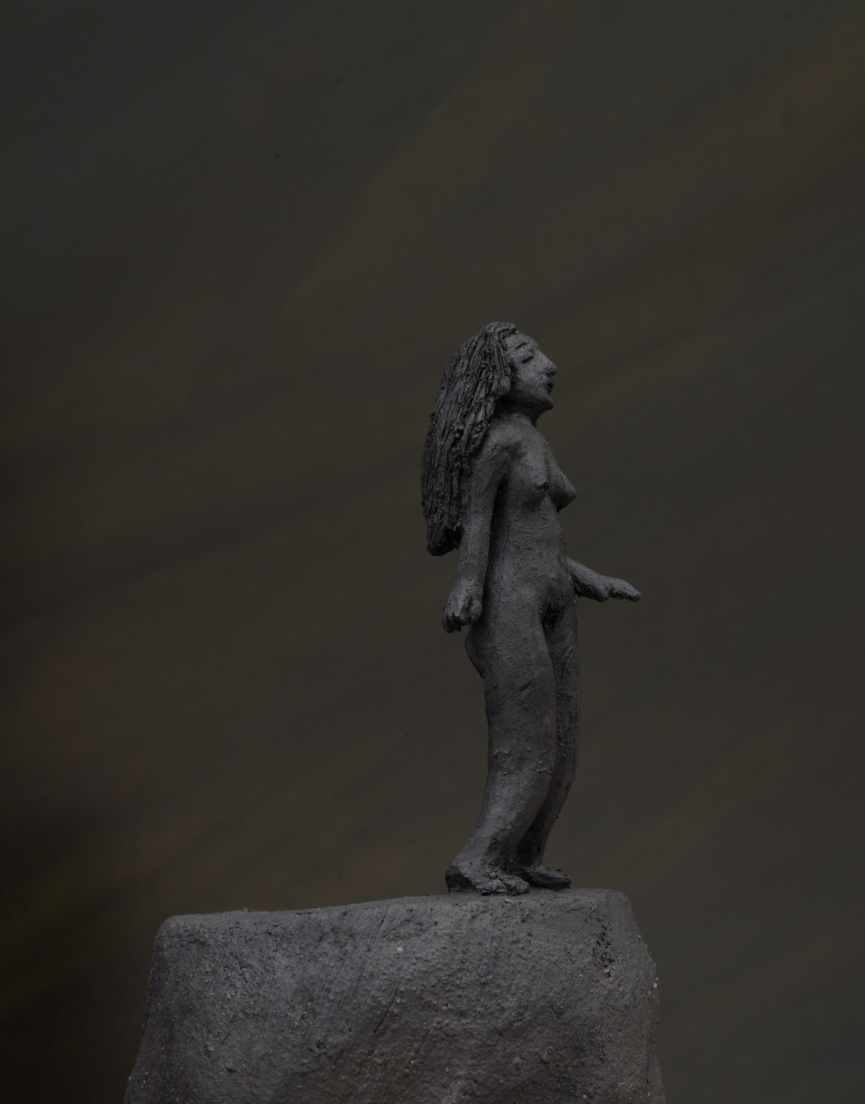 Elizabeth Jaeger 伊丽莎白·耶格, In my dreams I am falling, in my life I am falling asleep 我在梦境中坠落，在现实中沉睡, 2024