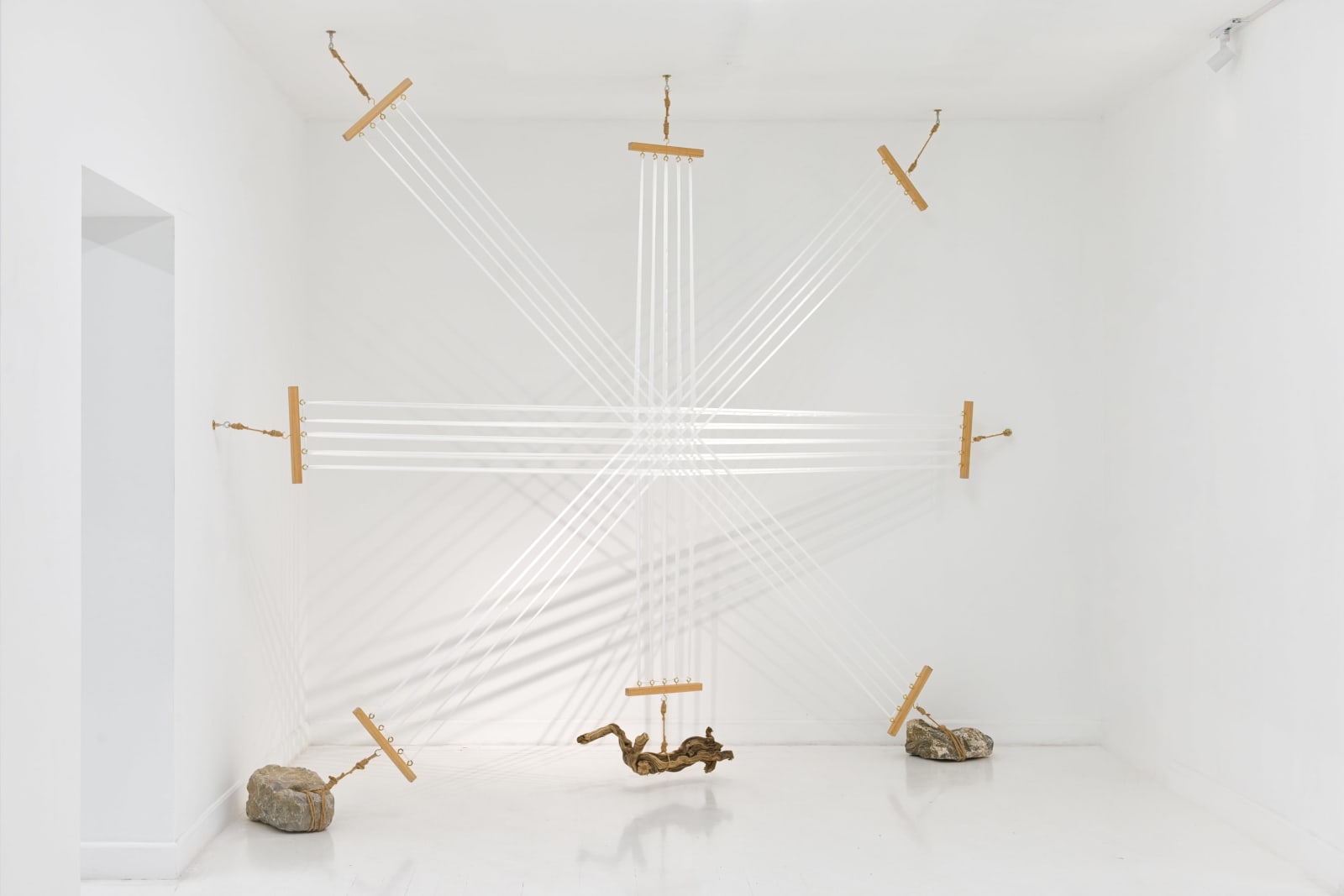 Adrian Geller 阿德里安·盖勒, Ribbon Plane 缎面, 2022