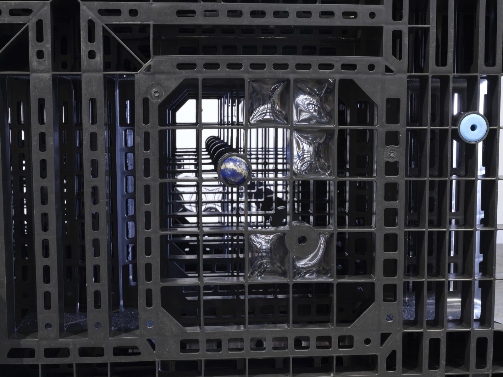Leelee Chan 陳麗同, Pallet in Repose (Resurfacer) 凝伫之盘（重现）, 2021