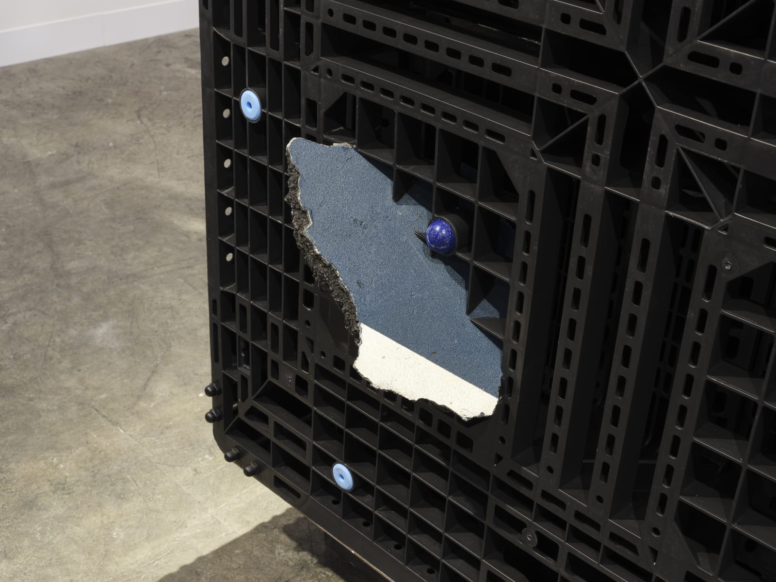 Leelee Chan 陳麗同, Pallet in Repose (Resurfacer) 凝伫之盘（重现）, 2021