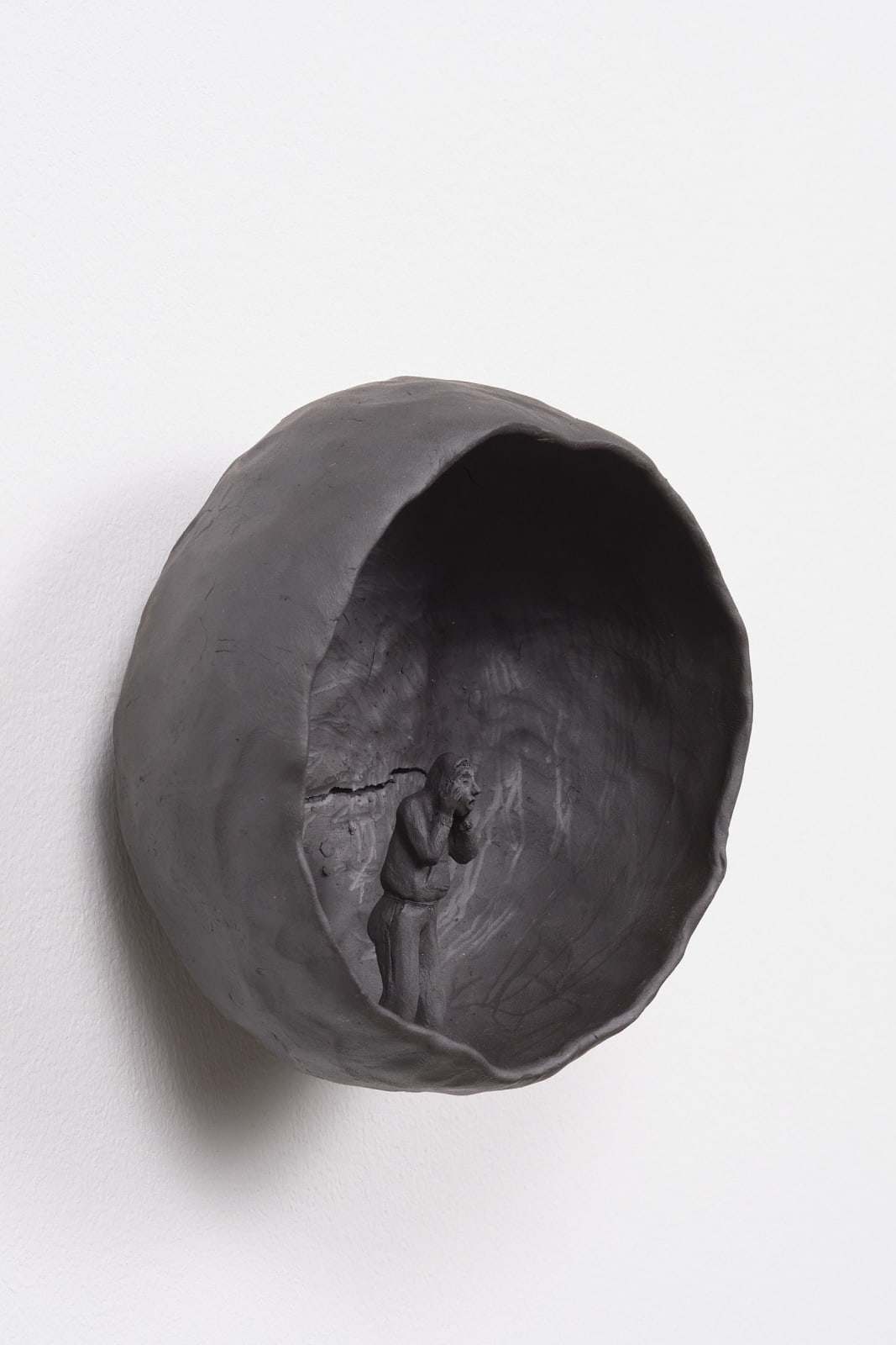 Elizabeth Jaeger 伊丽莎白·耶格, Screaming in a hoodie, 2022