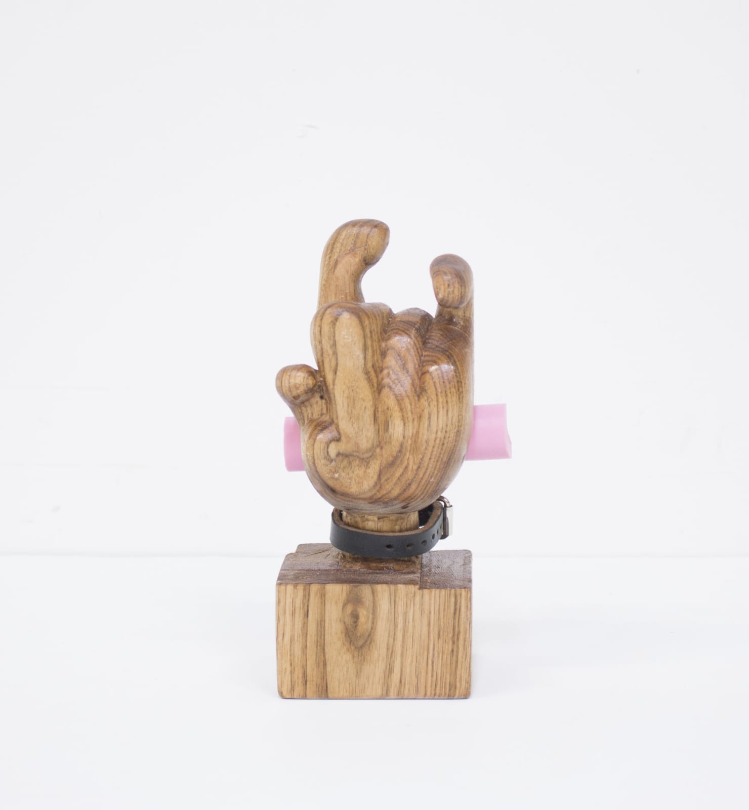 Douglas Rieger 道格拉斯·莱杰, Fist 拳, 2018