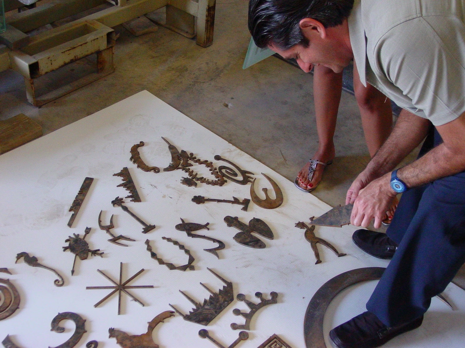 Carlos Betancourt in collaboration with Alberto Latorre, Wahab Sculpture, (construction images), 2004