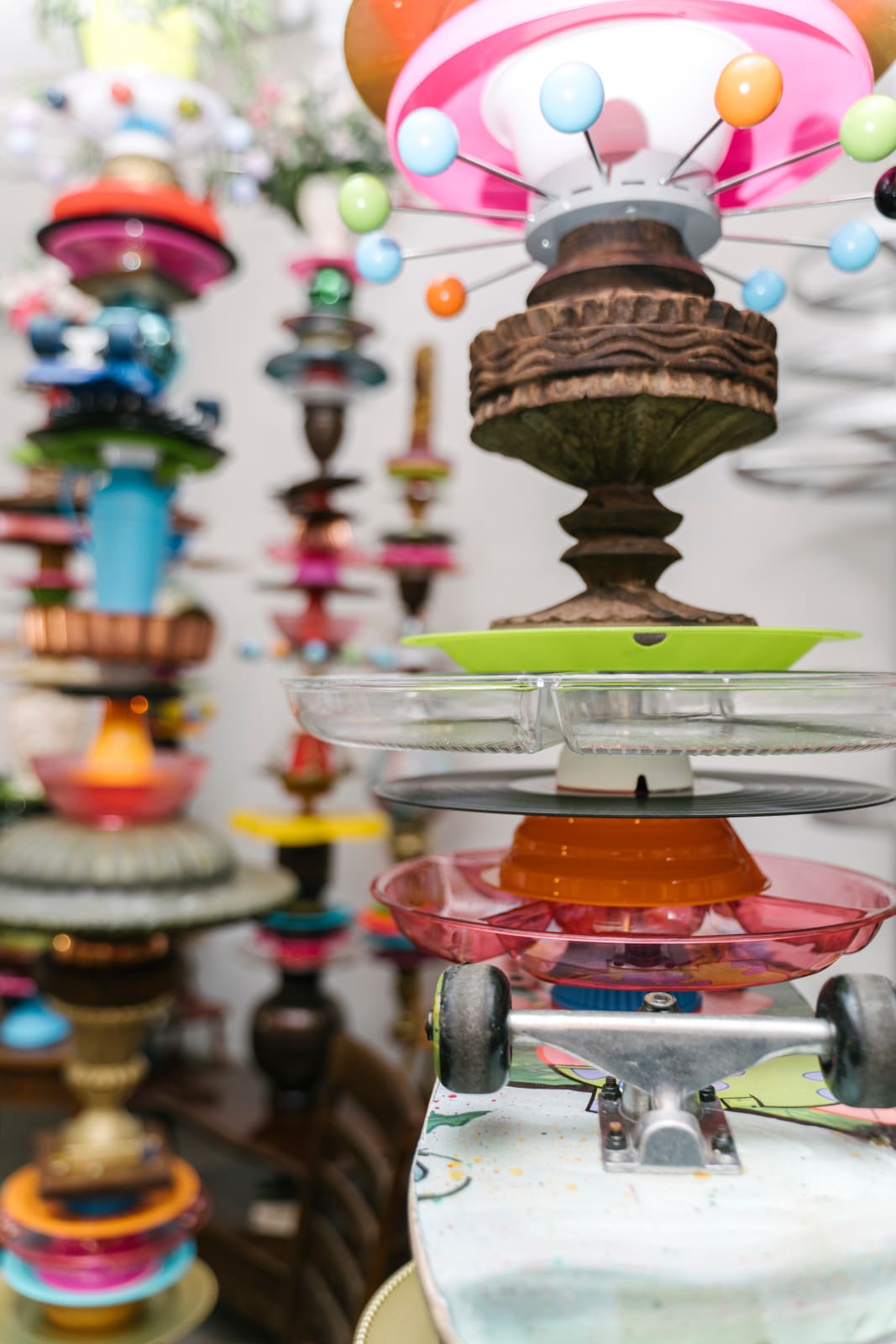 Carlos Betancourt, (detail) On the Edge: The Hopeful Forest(escritorio y flores amarillas), 2019