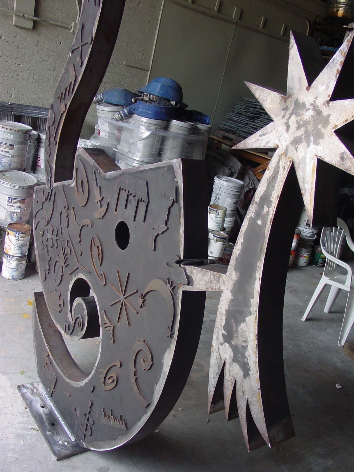 Carlos Betancourt in collaboration with Alberto Latorre, Wahab Sculpture, (construction images), 2004