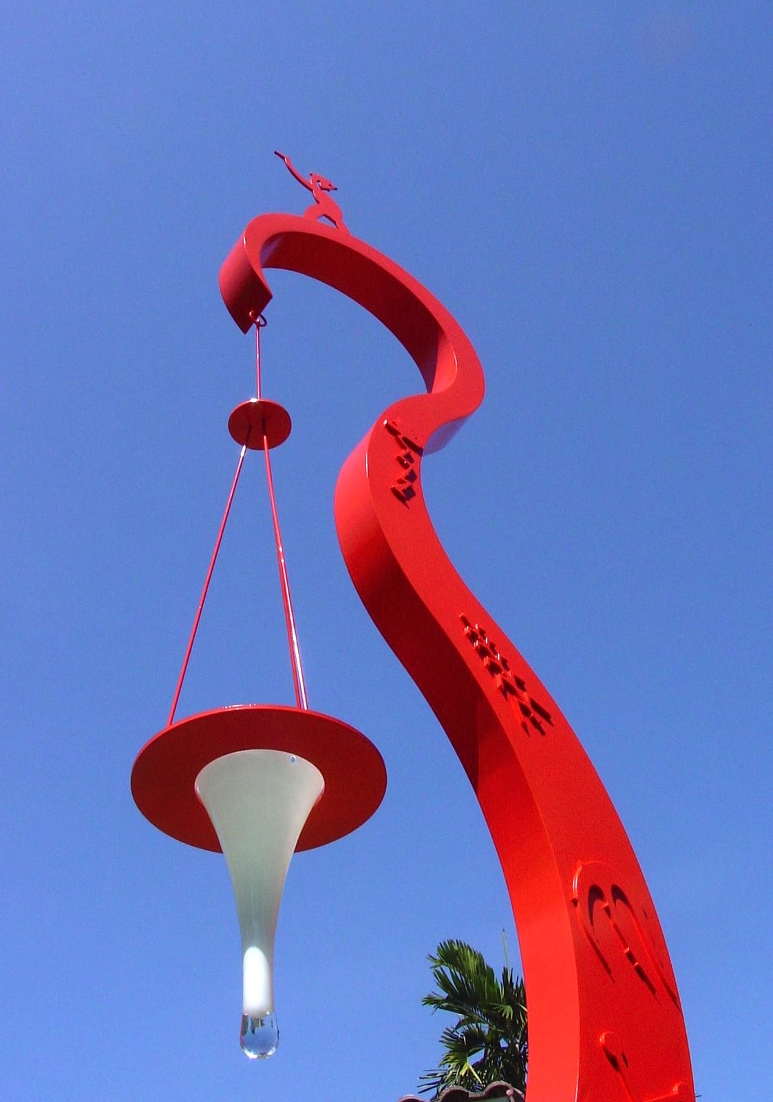 Carlos Betancourt in collaboration with Alberto Latorre, Wahab Sculpture, (detail of birth feeder), 2004