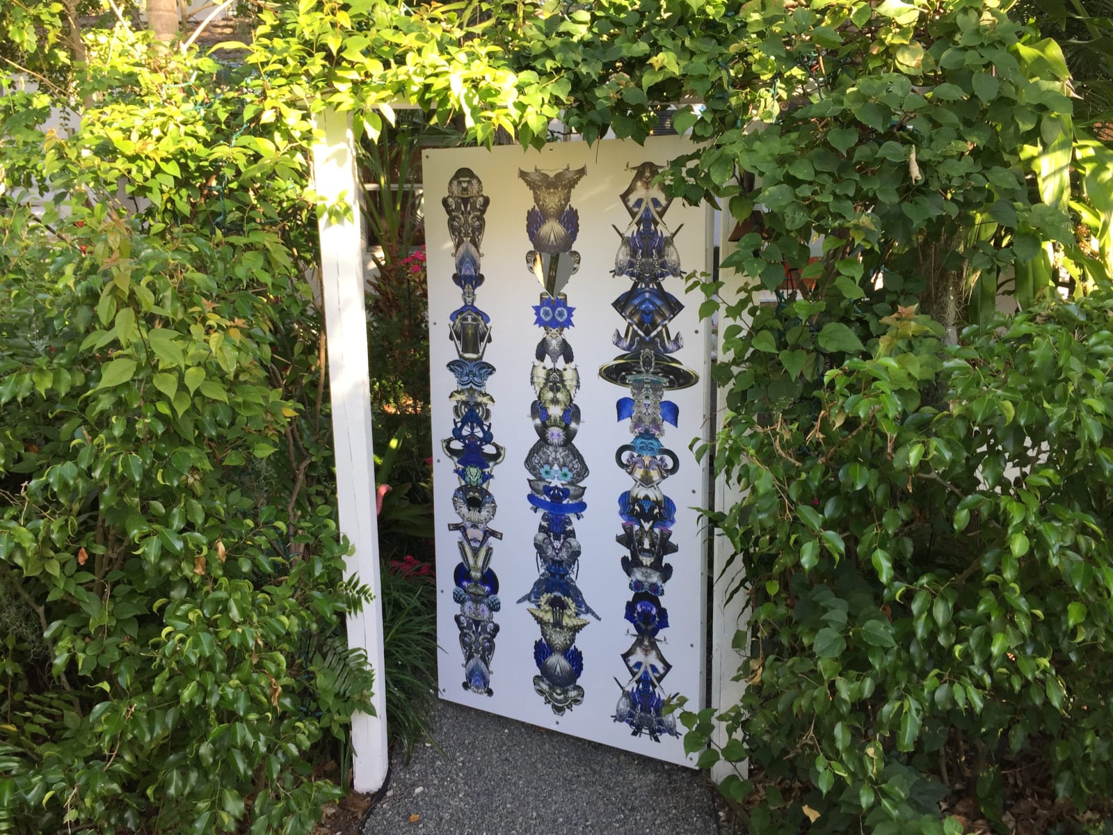 Carlos Betancourt, Amulets for Light, front gate project, 2017