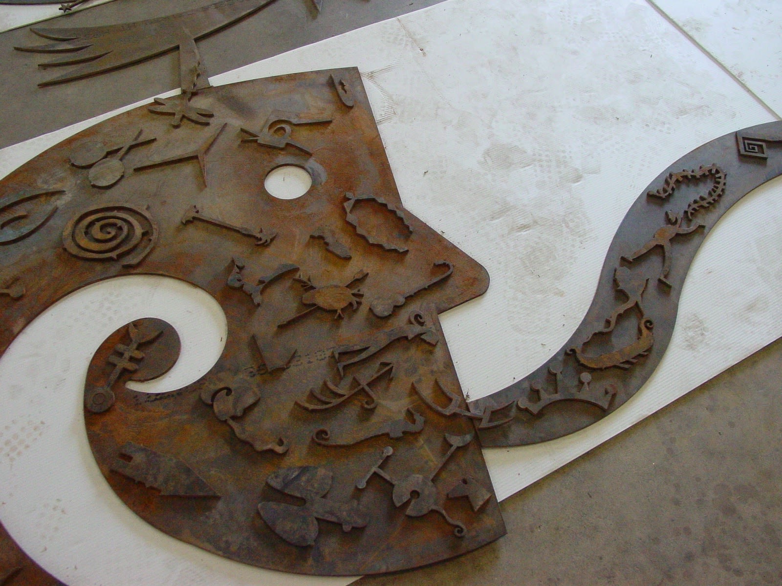 Carlos Betancourt in collaboration with Alberto Latorre, Wahab Sculpture, (construction images), 2004