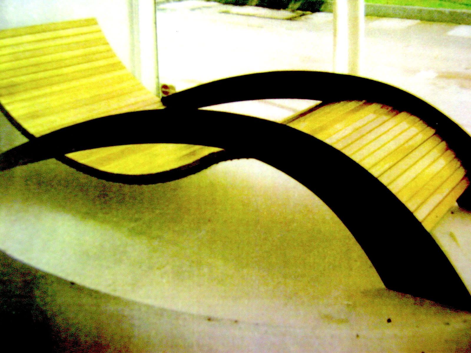 Carlos Betancourt, La Ola Chaise, 1990