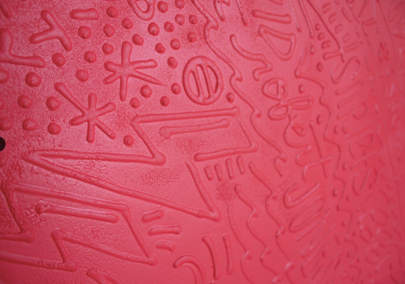 Detail photo of “Bowie Lightning”, painting by Cayla Birk artist from South Florida. Available at Carousel Fine Art Miami. The artist’s technique blends acrylic, spray paint and silicone on canvas, creating a distinct mixed media style. Birk's work is marked by intricate designs and recognizable gestures, combining contemporary culture, history, music, and literature. Her art challenges conventional thinking, offering new and unexpected experiences. Colors of this work : Magenta, White, Black