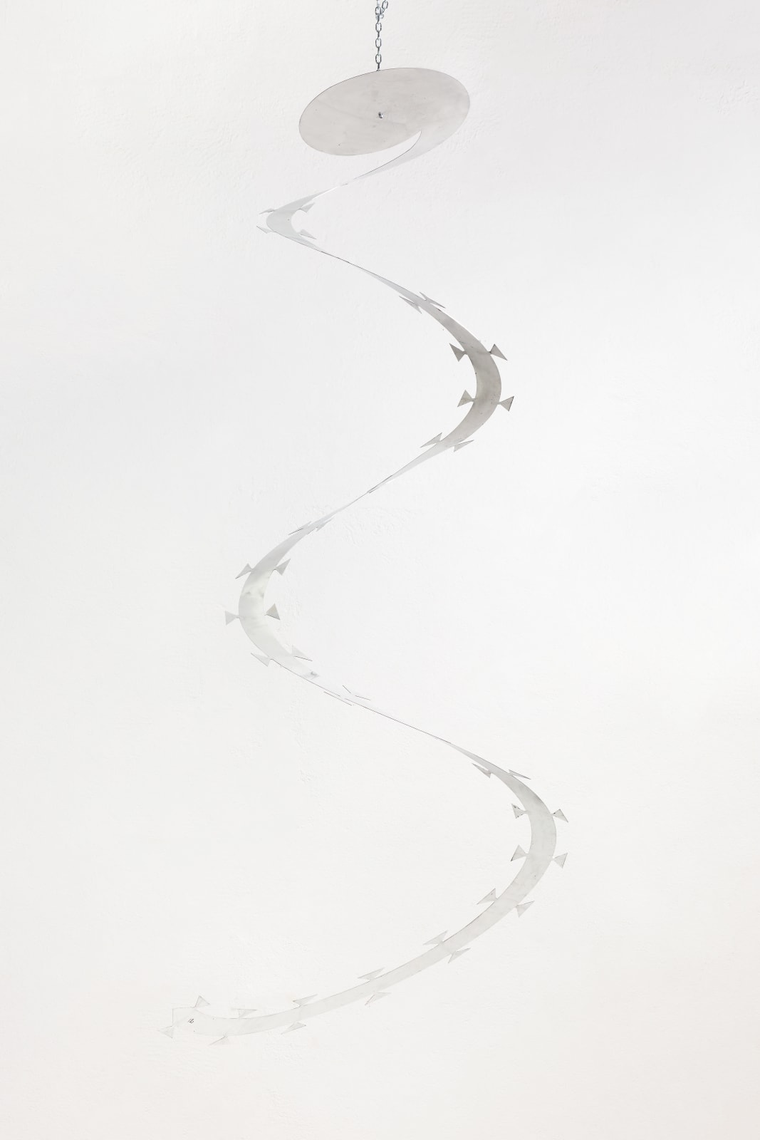 Lyz Parayzo, Grand mobile avec deux concertinas, 2022