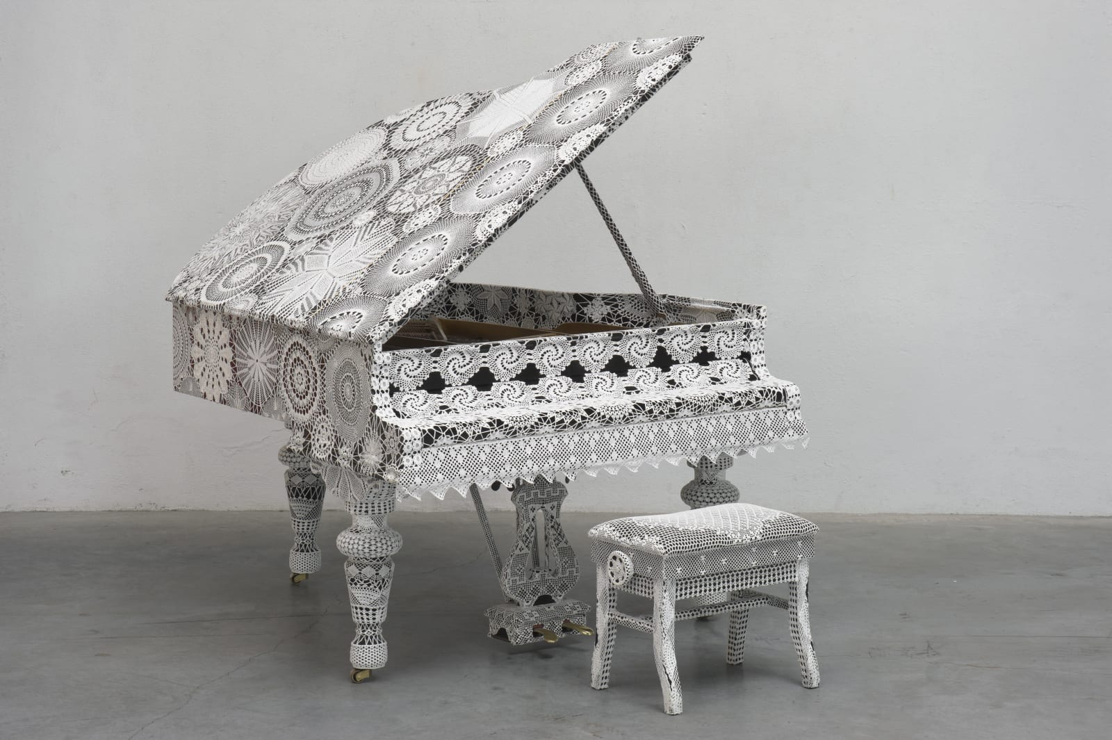 Joana Vasconcelos, Piano Dentelle, 2008-2011
