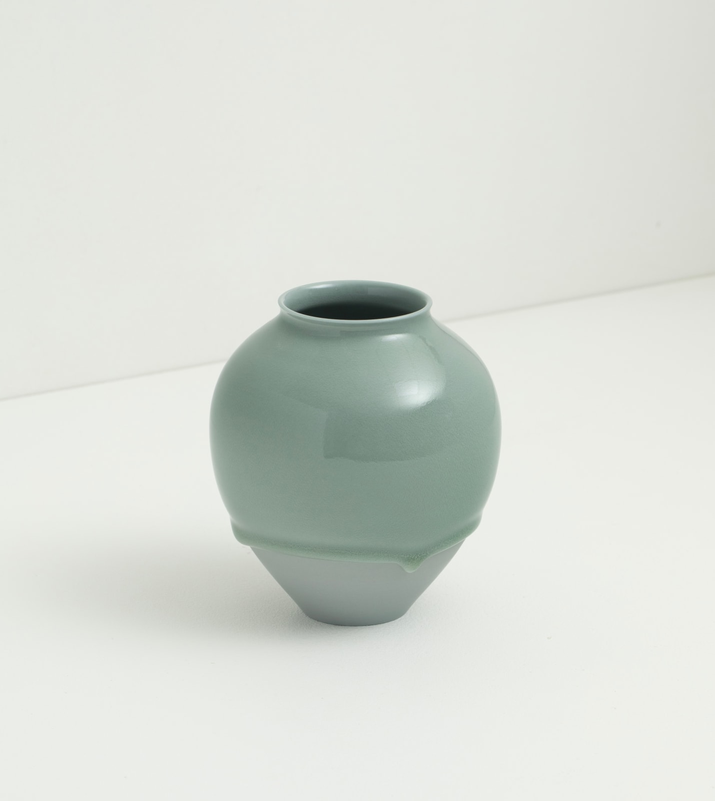 Jaejun Lee, Rounded Jar , 2025