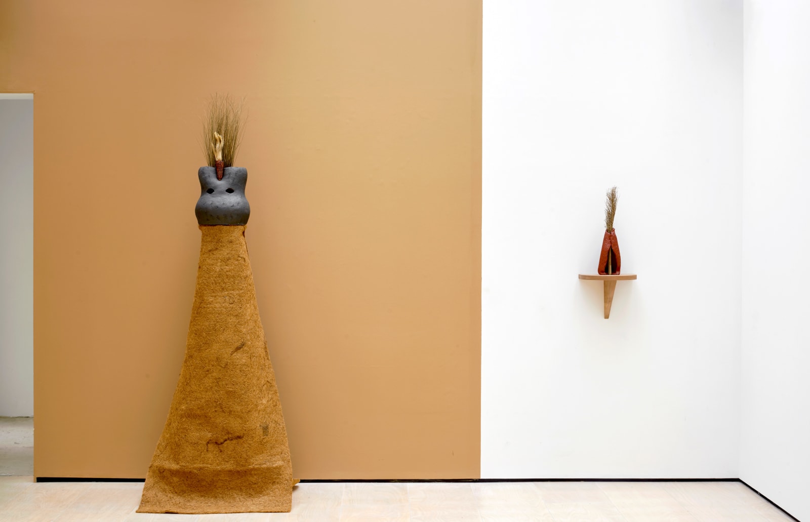 Lucía Pizzani, Manto Rojo, 2024