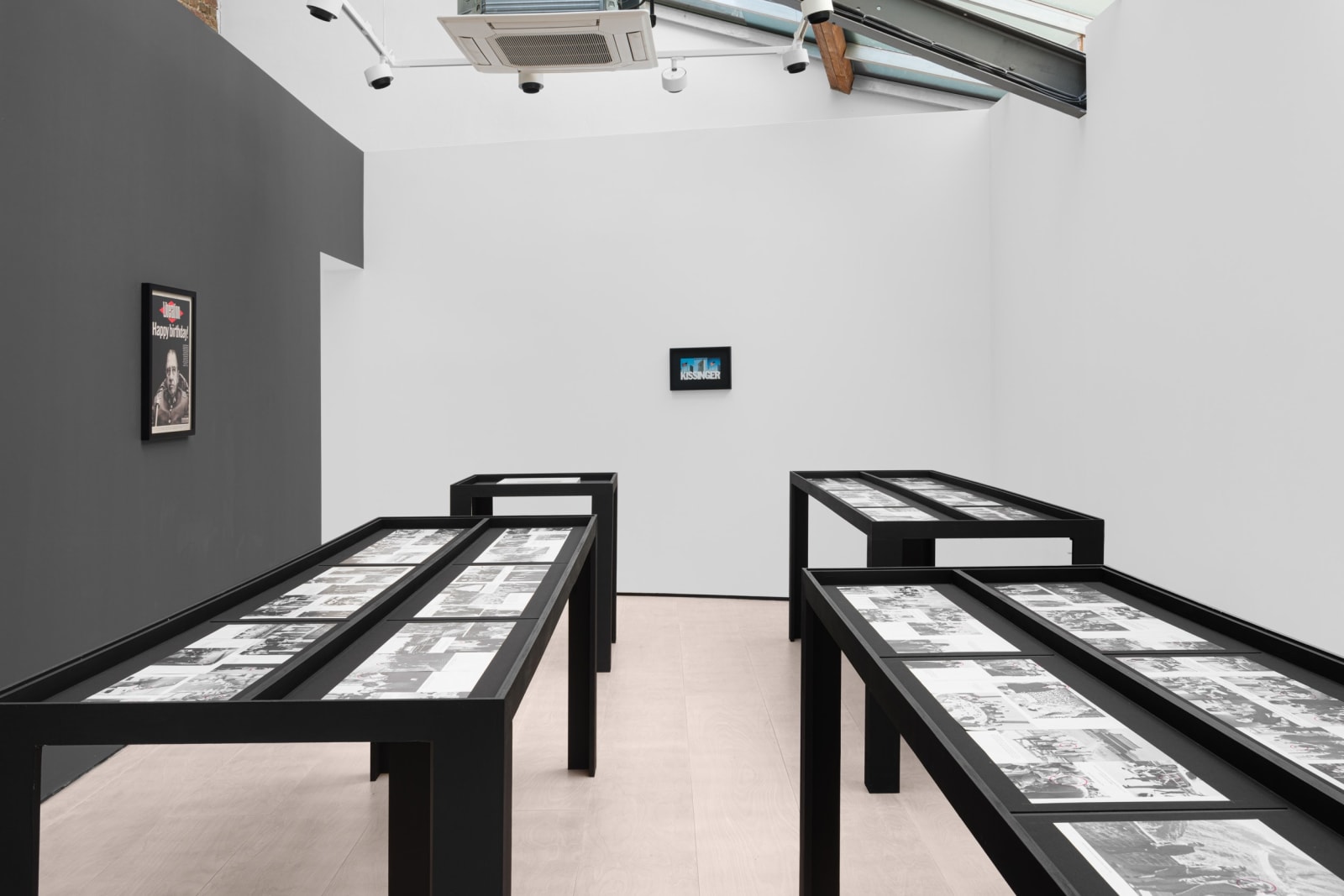 Alfredo Jaar, Buscando a Kissinger (Flag triptych postcards), 1983