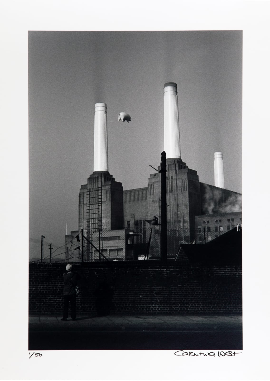 Carinthia West, Pink Pig Over Battersea 3, 2017