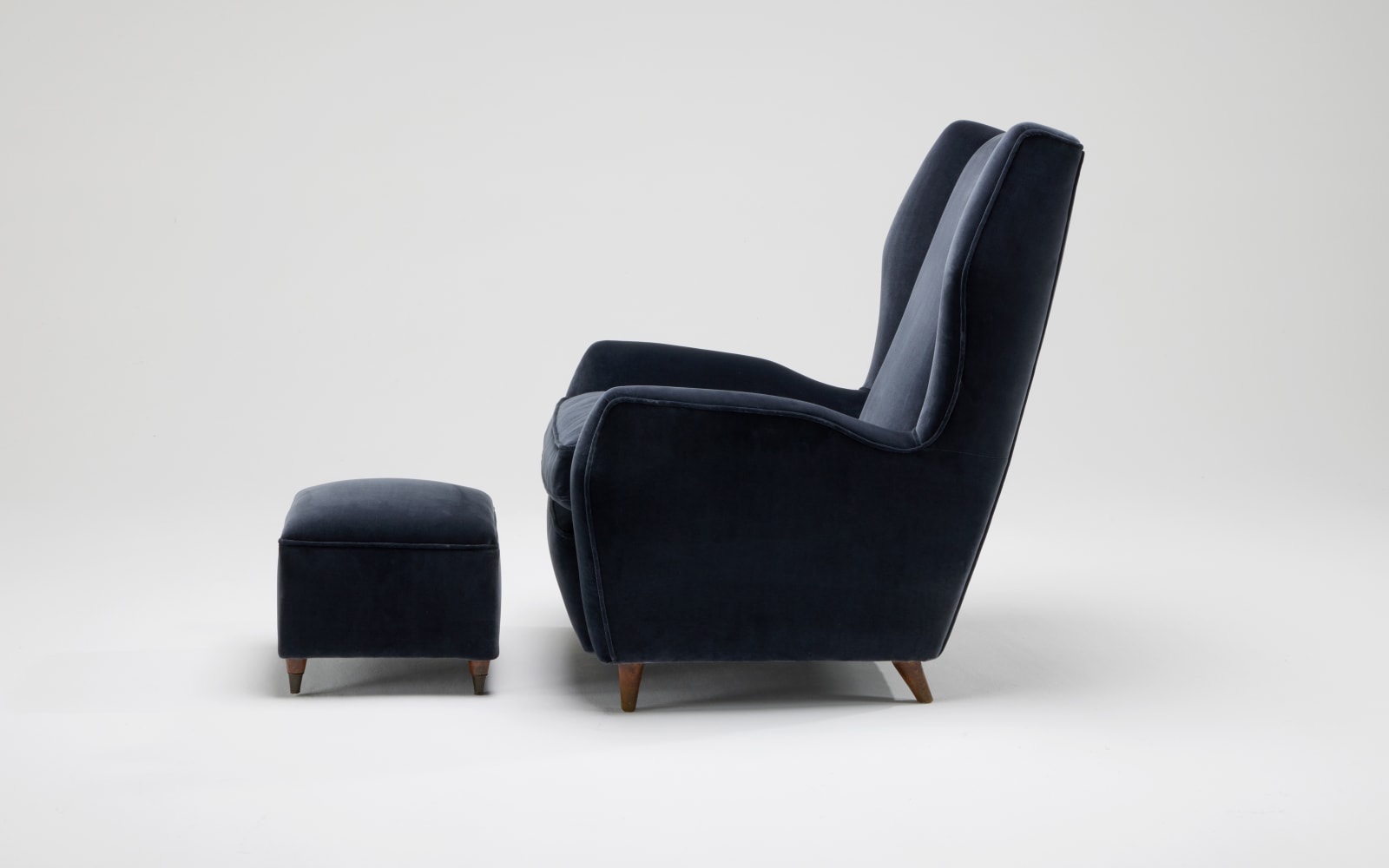 Gio Ponti, Pair of MODEL 512 Armchairs with foot stools