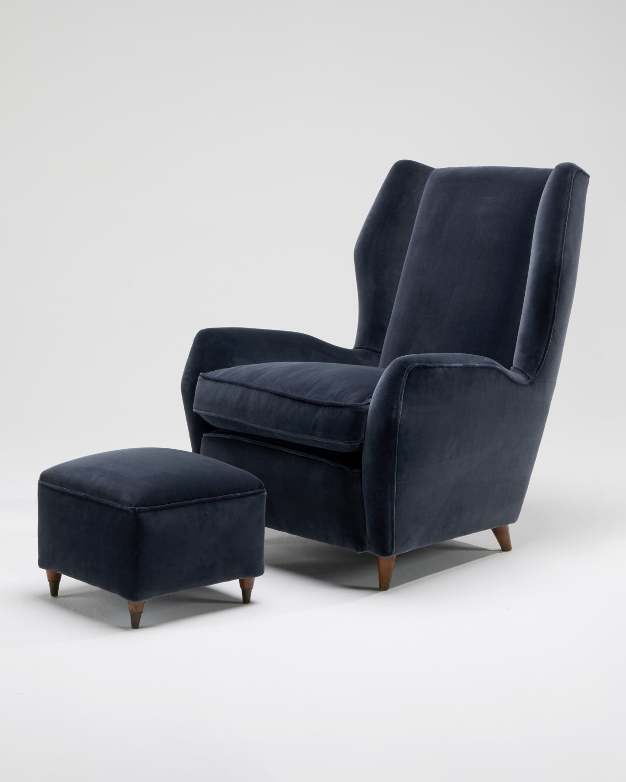 Gio Ponti, Pair of MODEL 512 Armchairs with foot stools