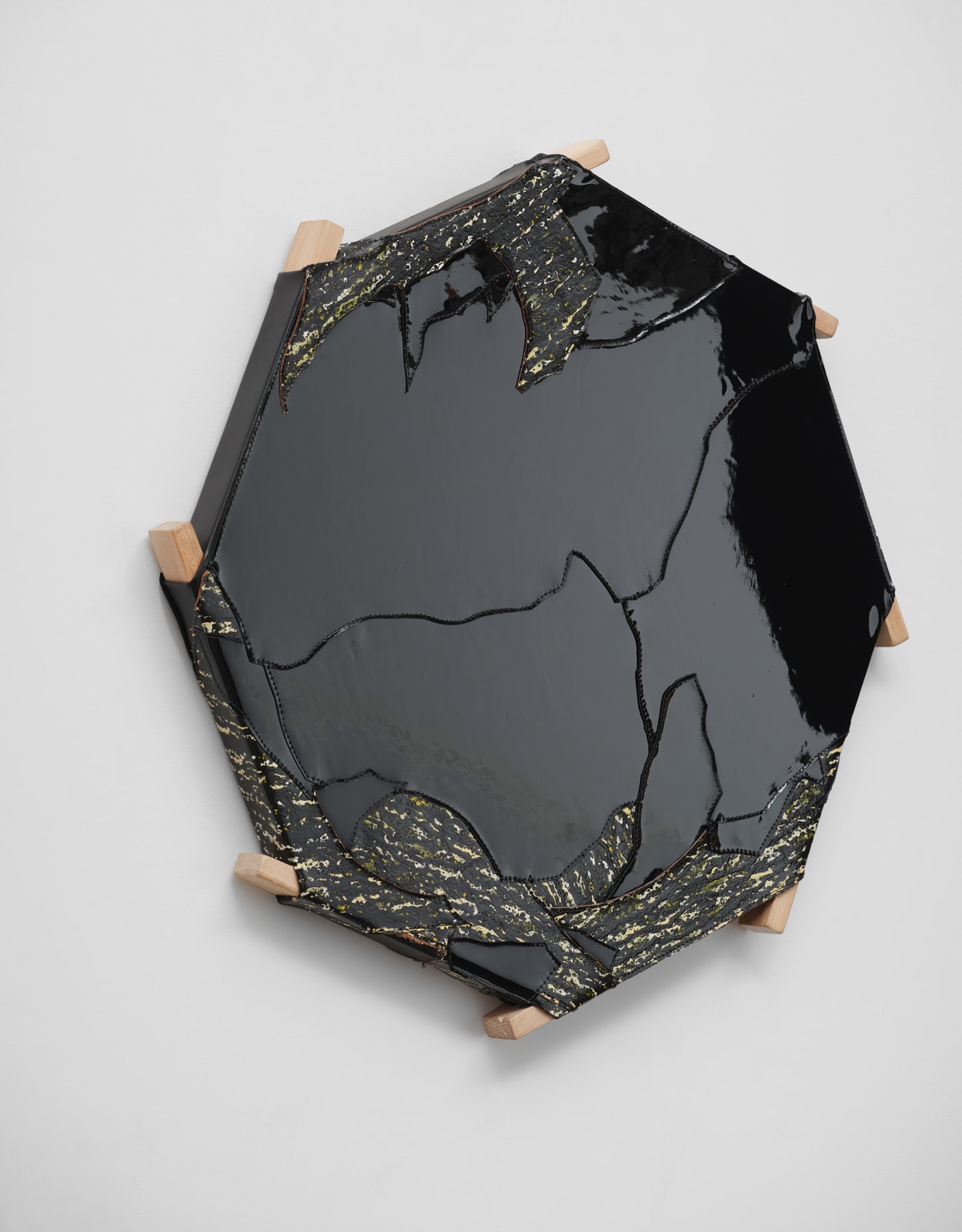 Esteban Ramón Pérez, Smoking Mirror, 2025