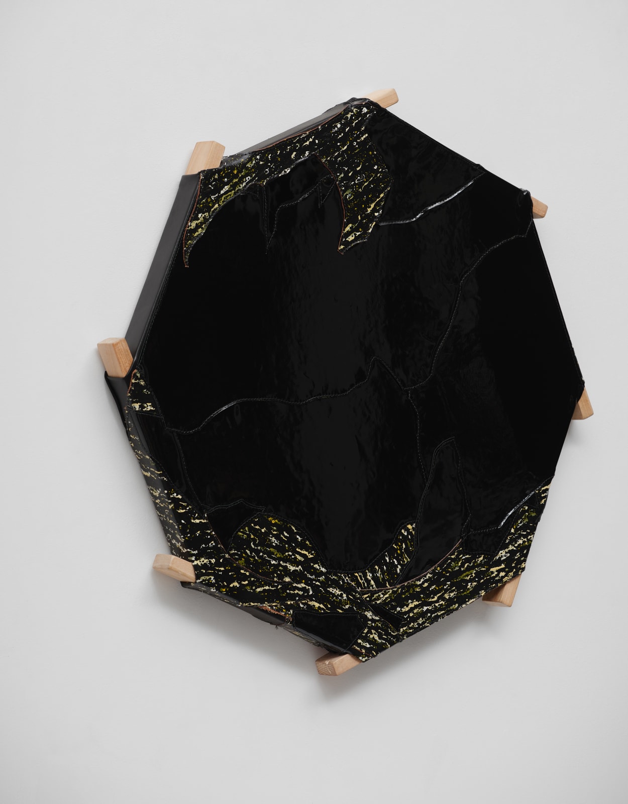 Esteban Ramón Pérez, Smoking Mirror, 2025