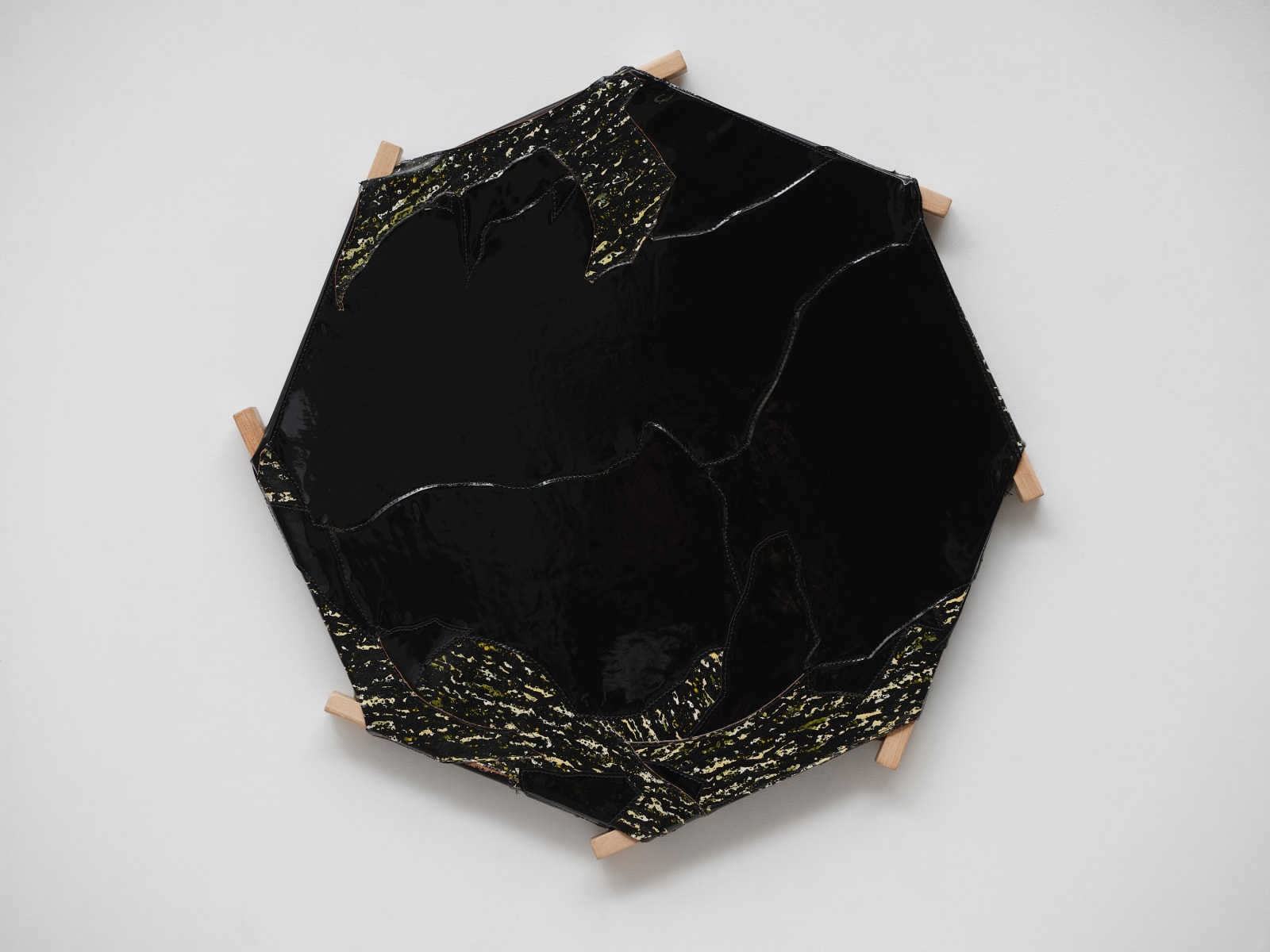 Esteban Ramón Pérez, Smoking Mirror, 2025