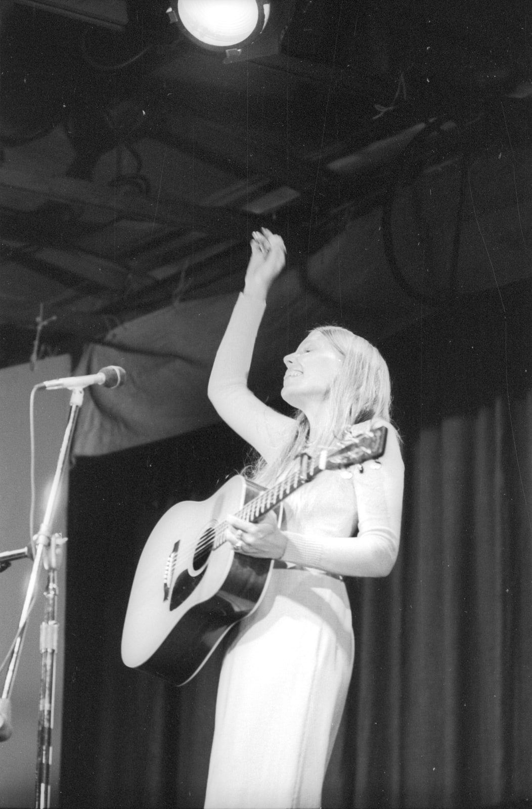 JOAN LATCHFORD, Joni Mitchell, 3 Mariposa Festival, Toronto 1970