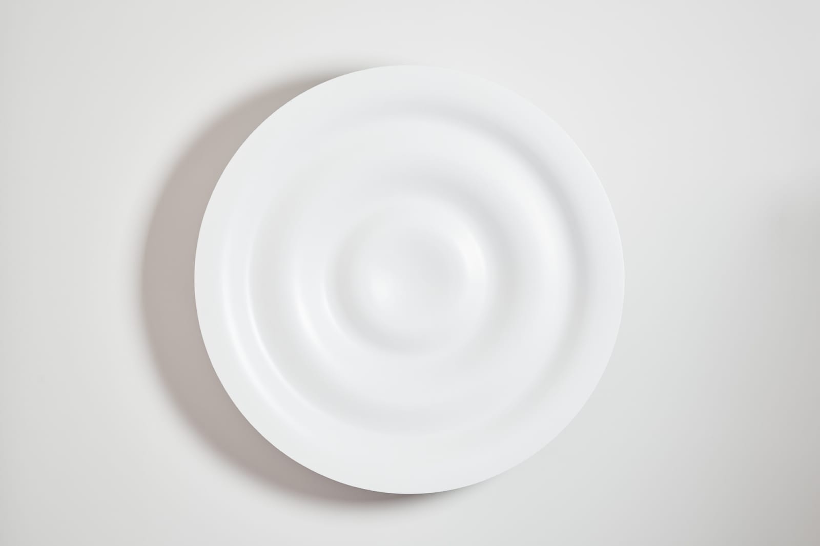 Chris Levine, Wave Form Dish, 2018