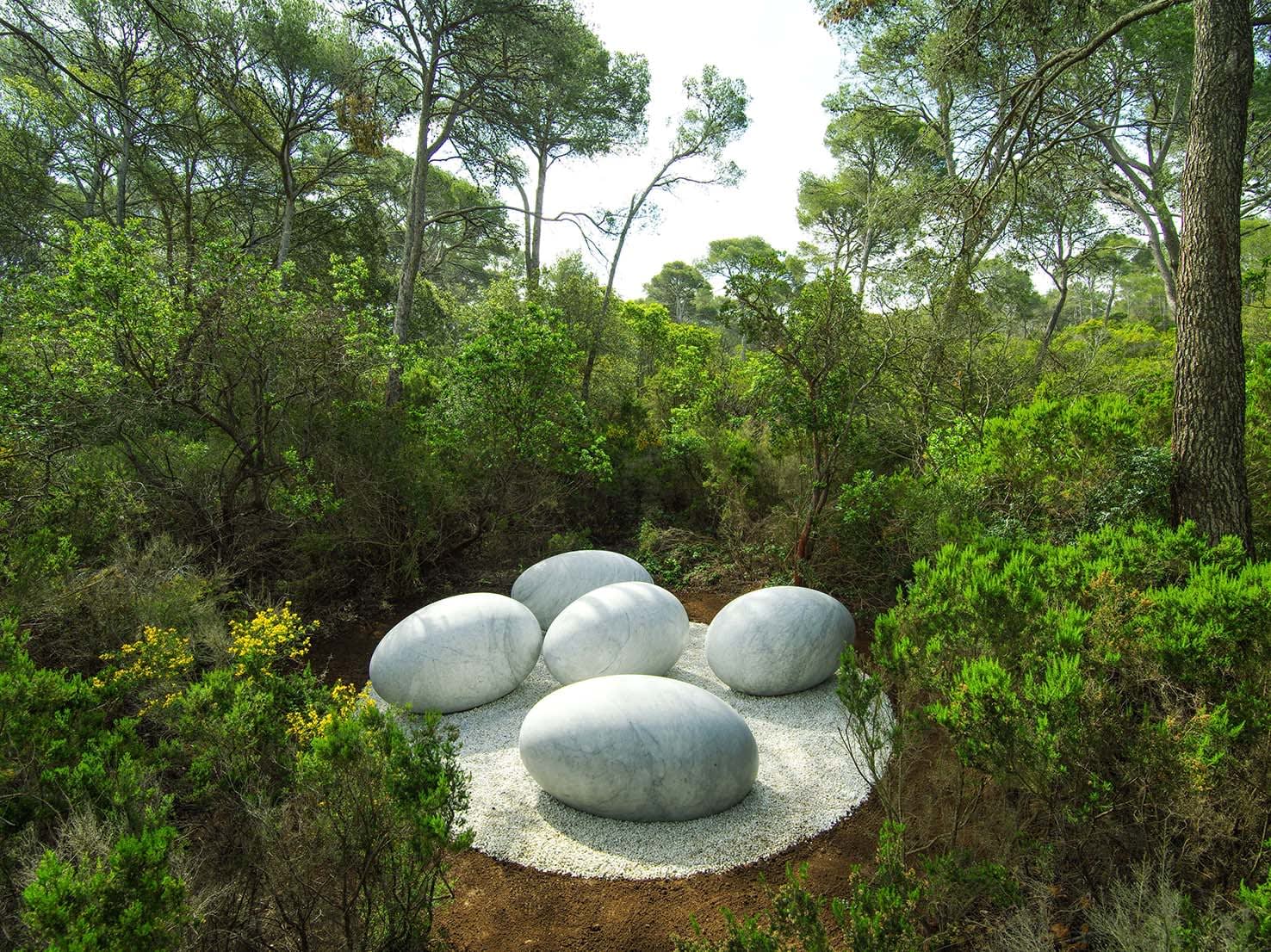 NILS-UDO, "La Couvée" Fondation Carmignac Ile de Porquerolles Marbre, forêt, terre, , 2018