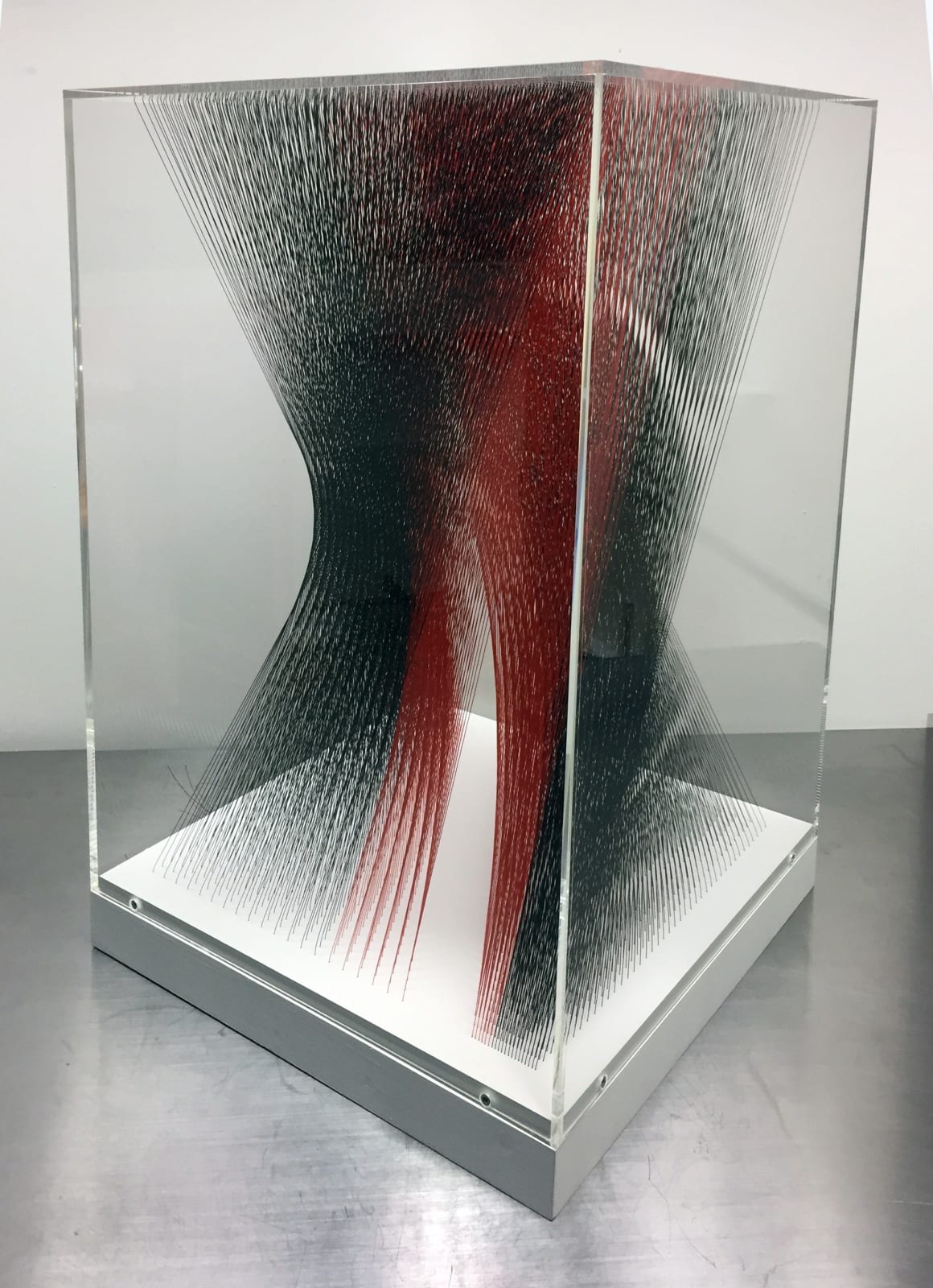 Robert Currie, 105,600cm of Black and Red Nylon Monofilament, 2018