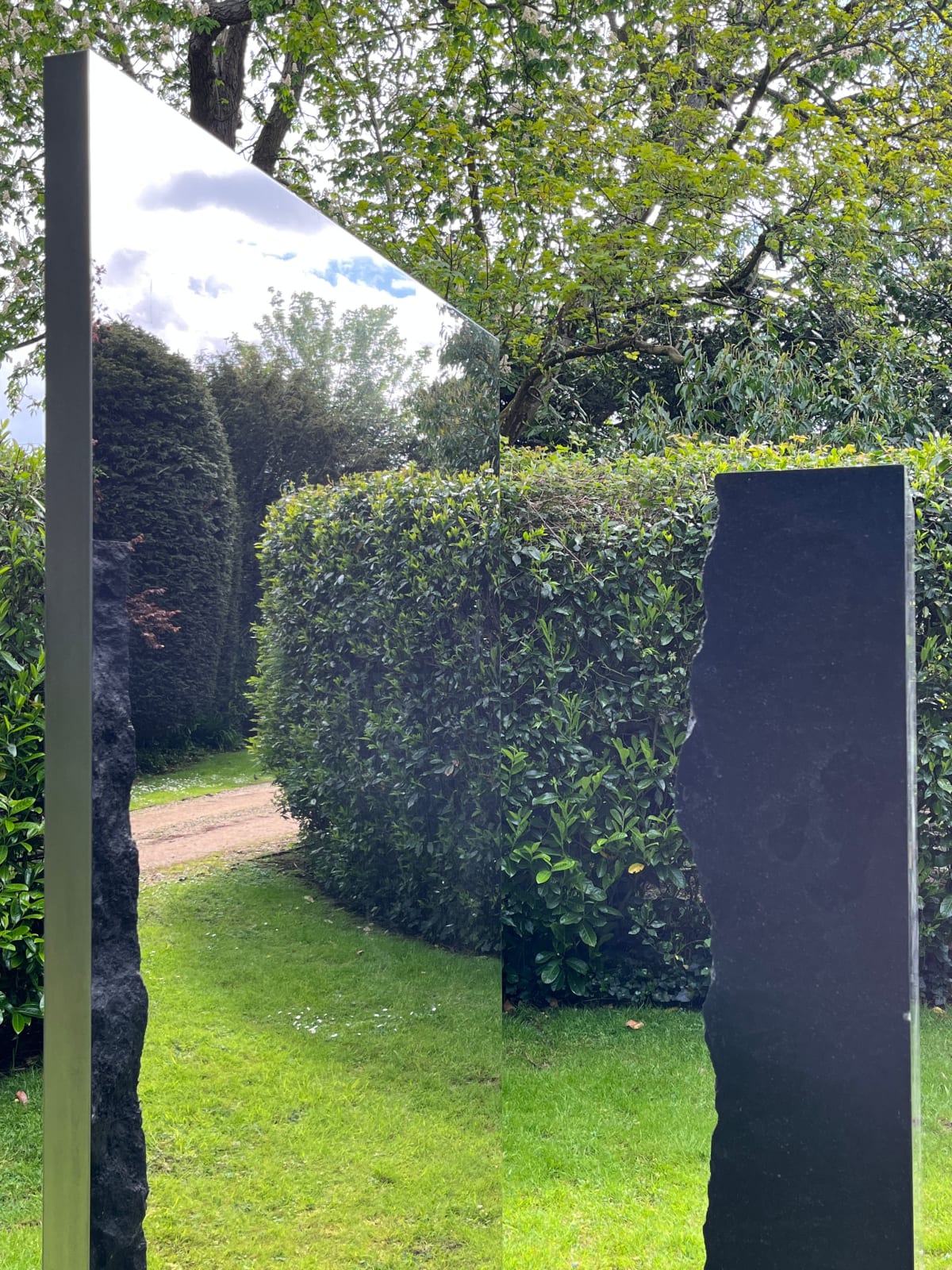 Simon Hitchens, Duality Loop, 2010