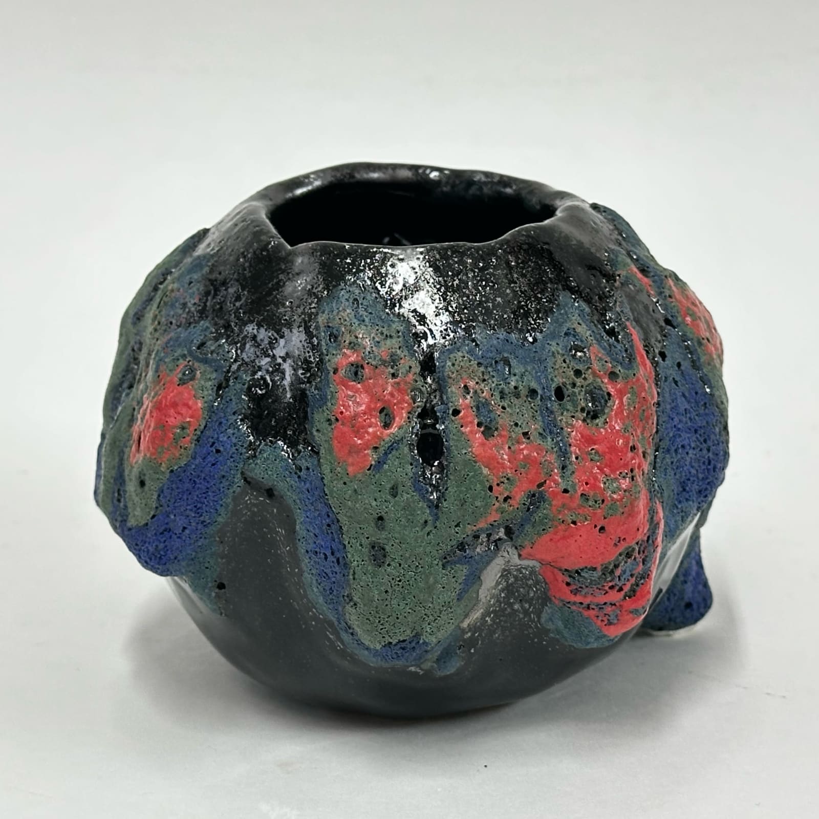 Dean Coates, Pinch Pot, 2025