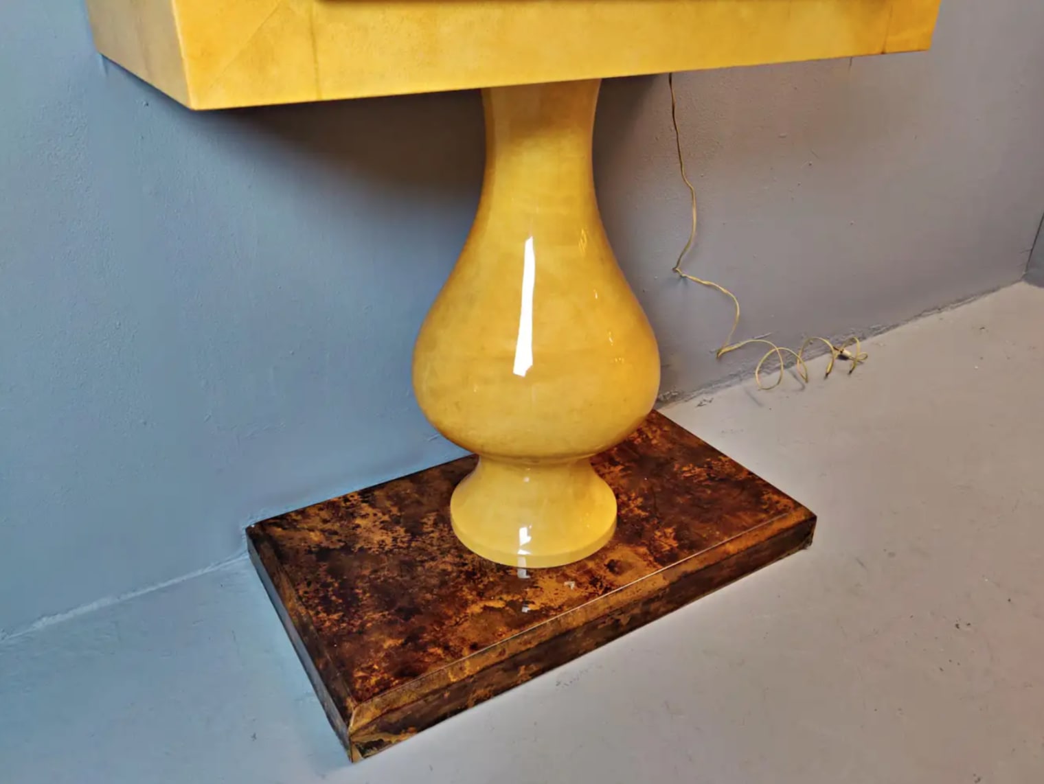 Aldo Tura, Exquisite illuminated bar cabinet with Goatskin, 1950