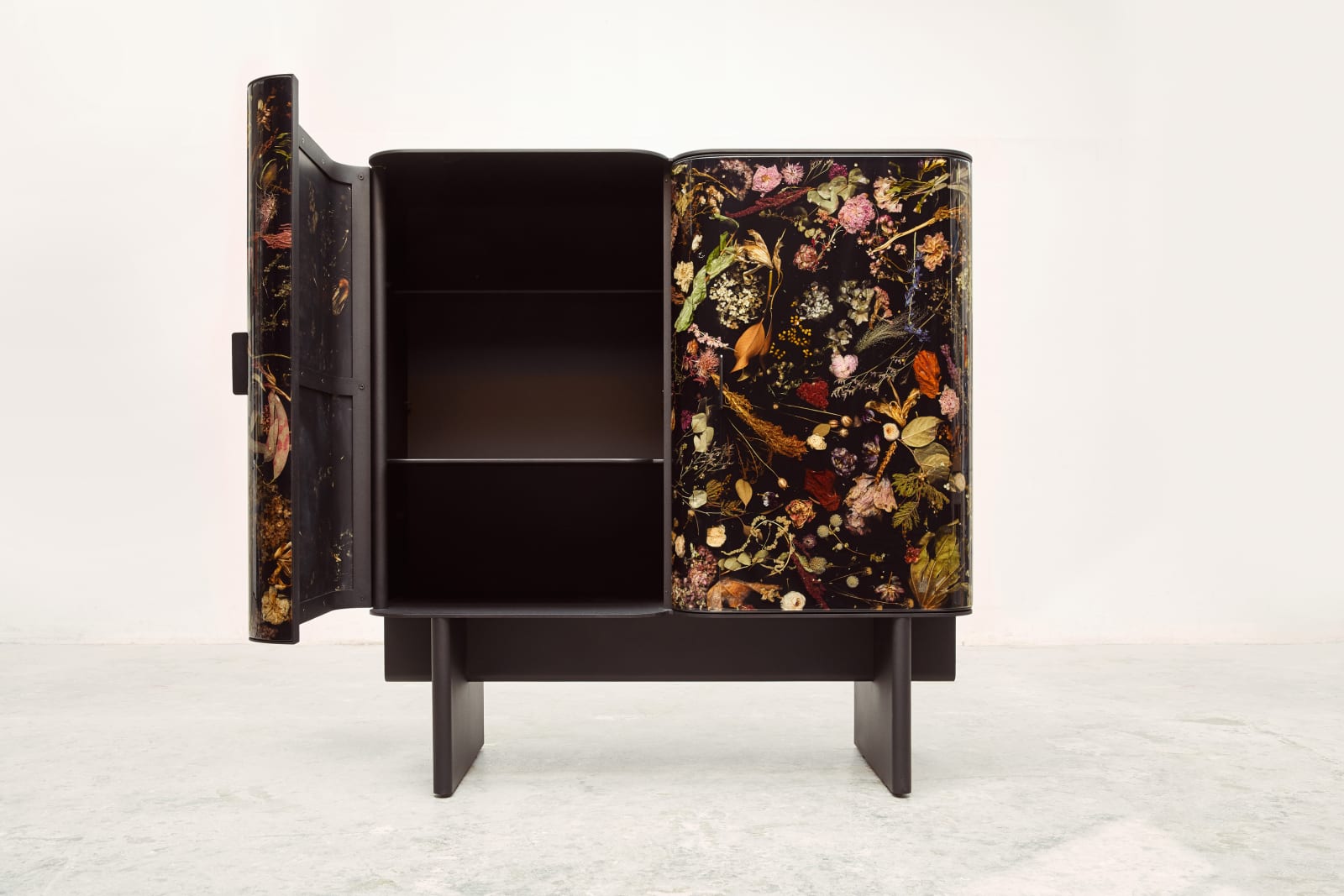 Marcin Rusak, Flora Cabinet 140, 2021